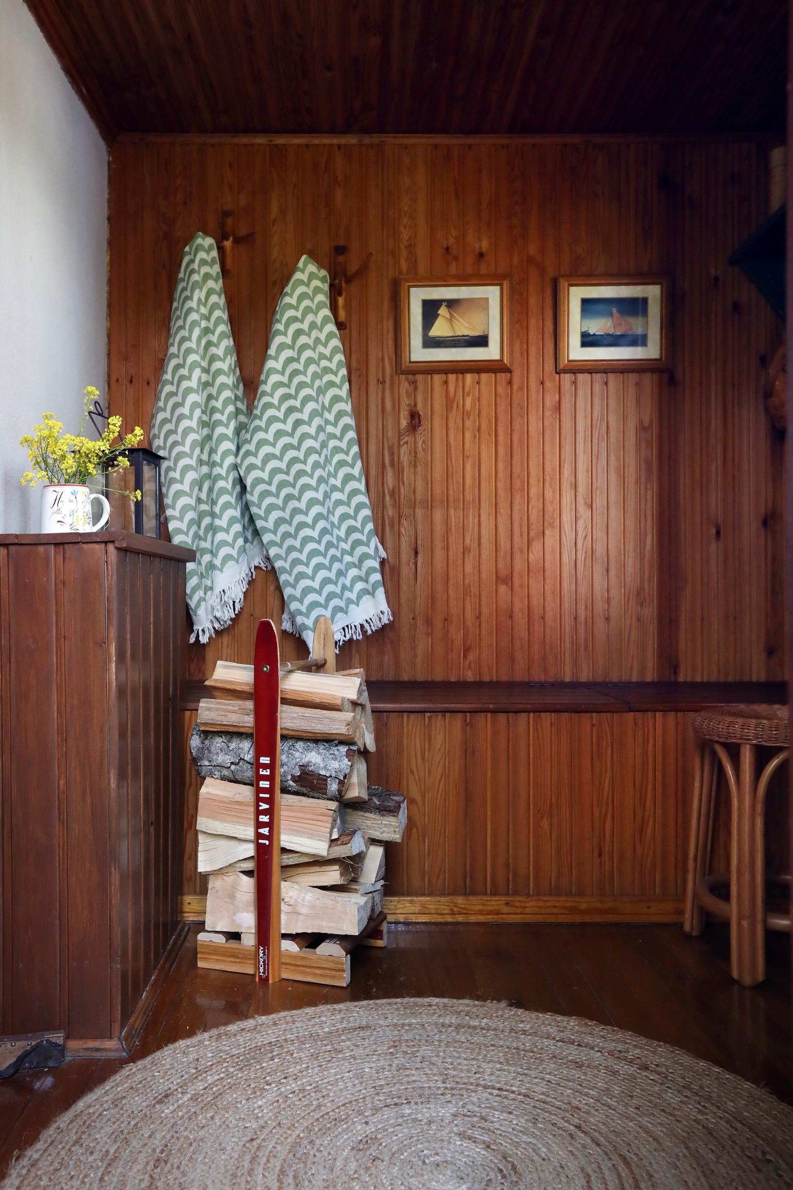 A 1950s dressing room