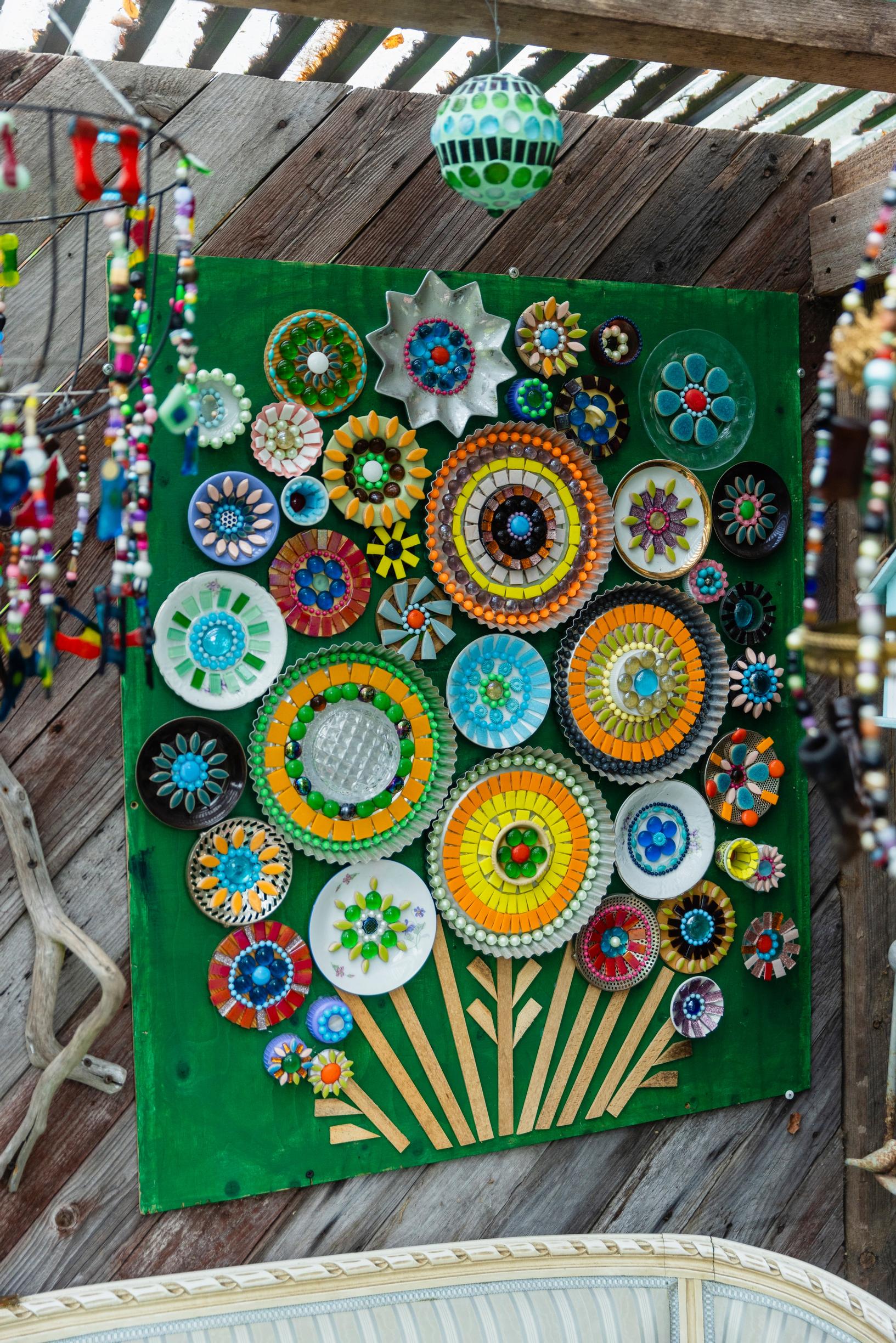 Wall piece made from plates