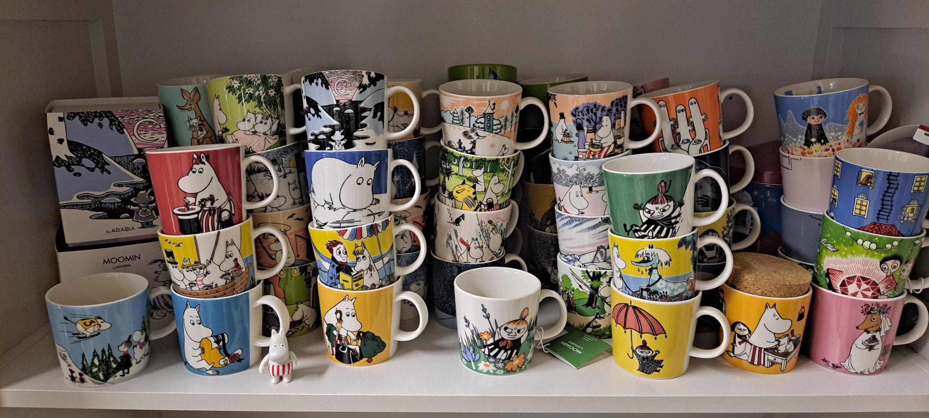 Elina Agge’s Moomin mug collection: mugs displayed in rows and stacked