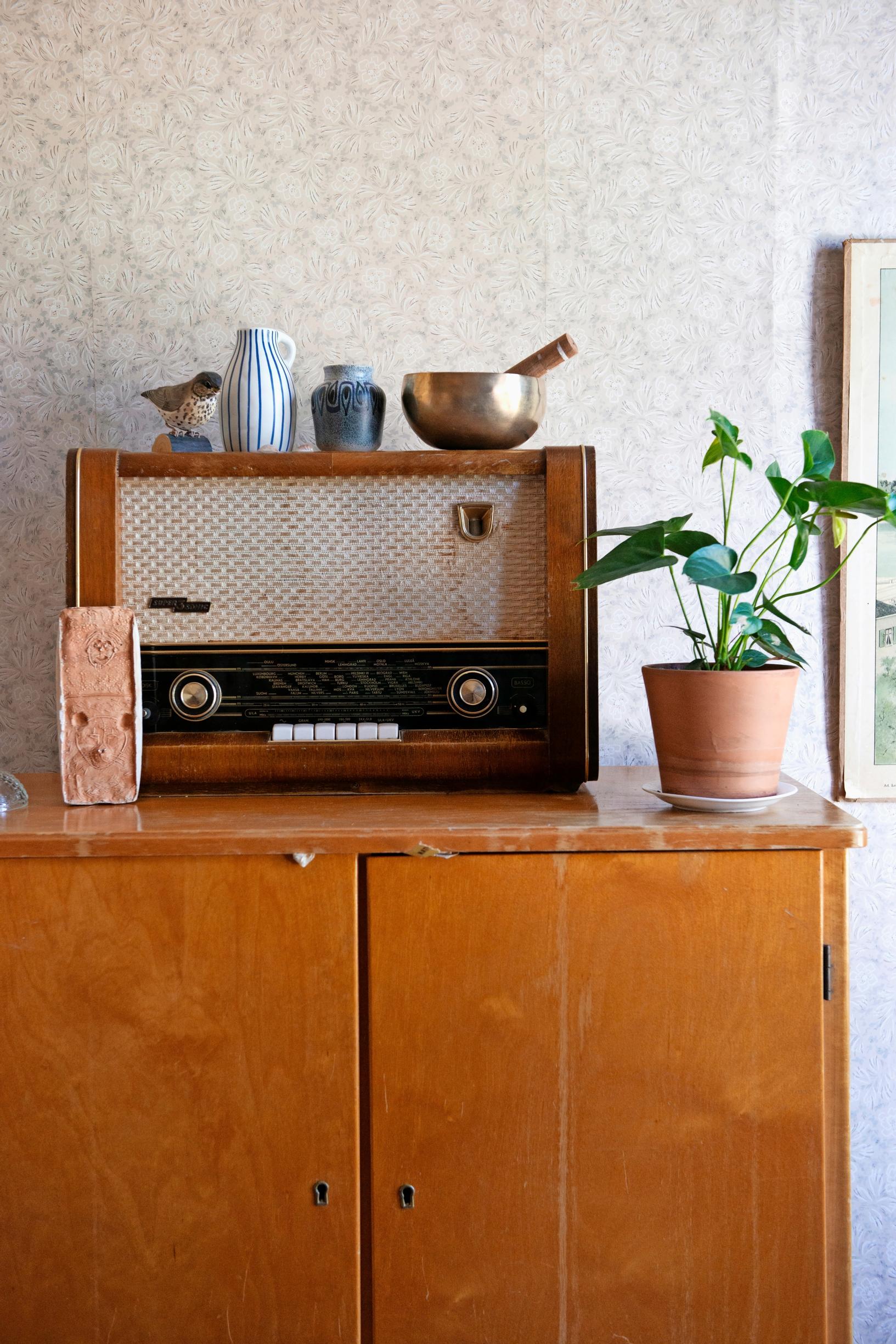 An old radio on top of the linen cabinet