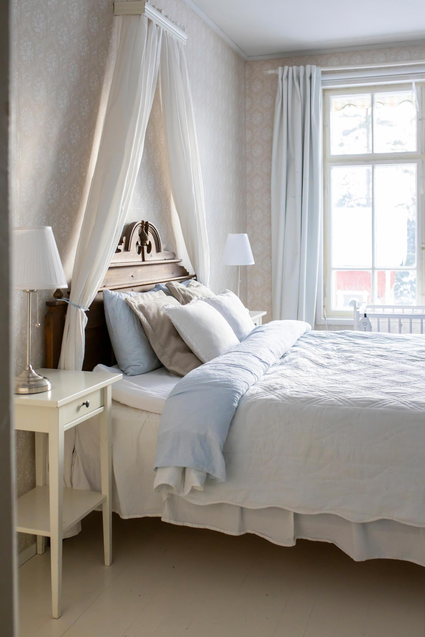The bed in Viivi and Petri’s bedroom was custom-made in the style of an 19th-century design.