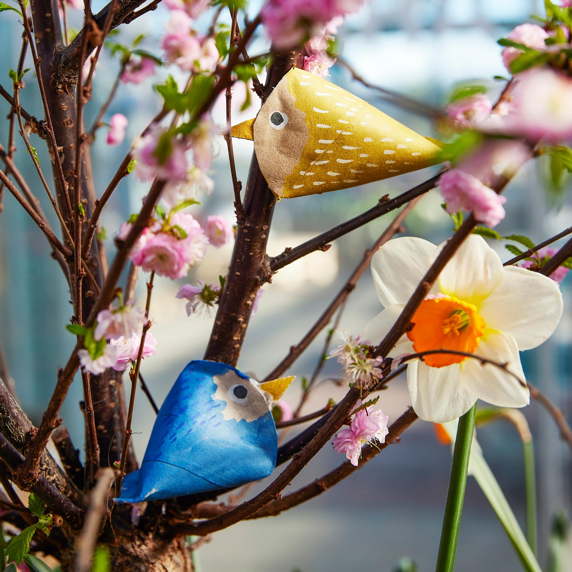 DIY birds from toilet paper rolls—decorate branches with adorable little birdies