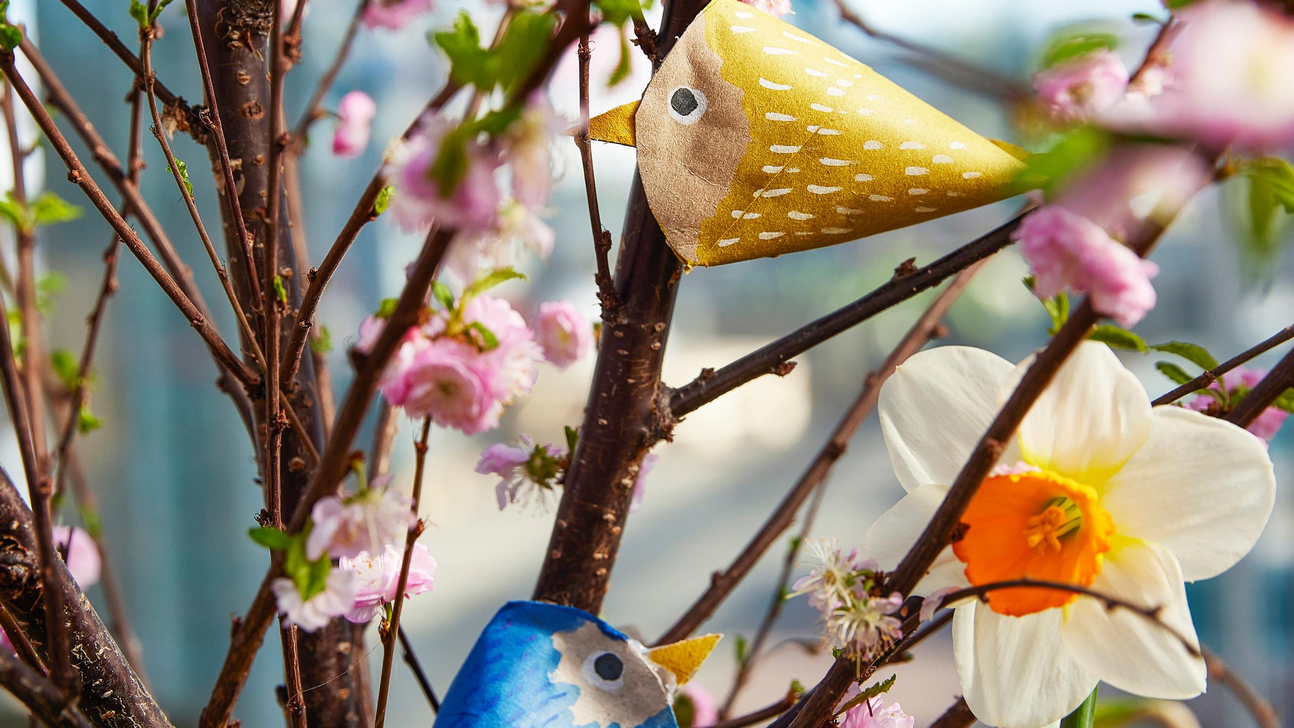 DIY birds from toilet paper rolls—decorate branches with adorable little birdies