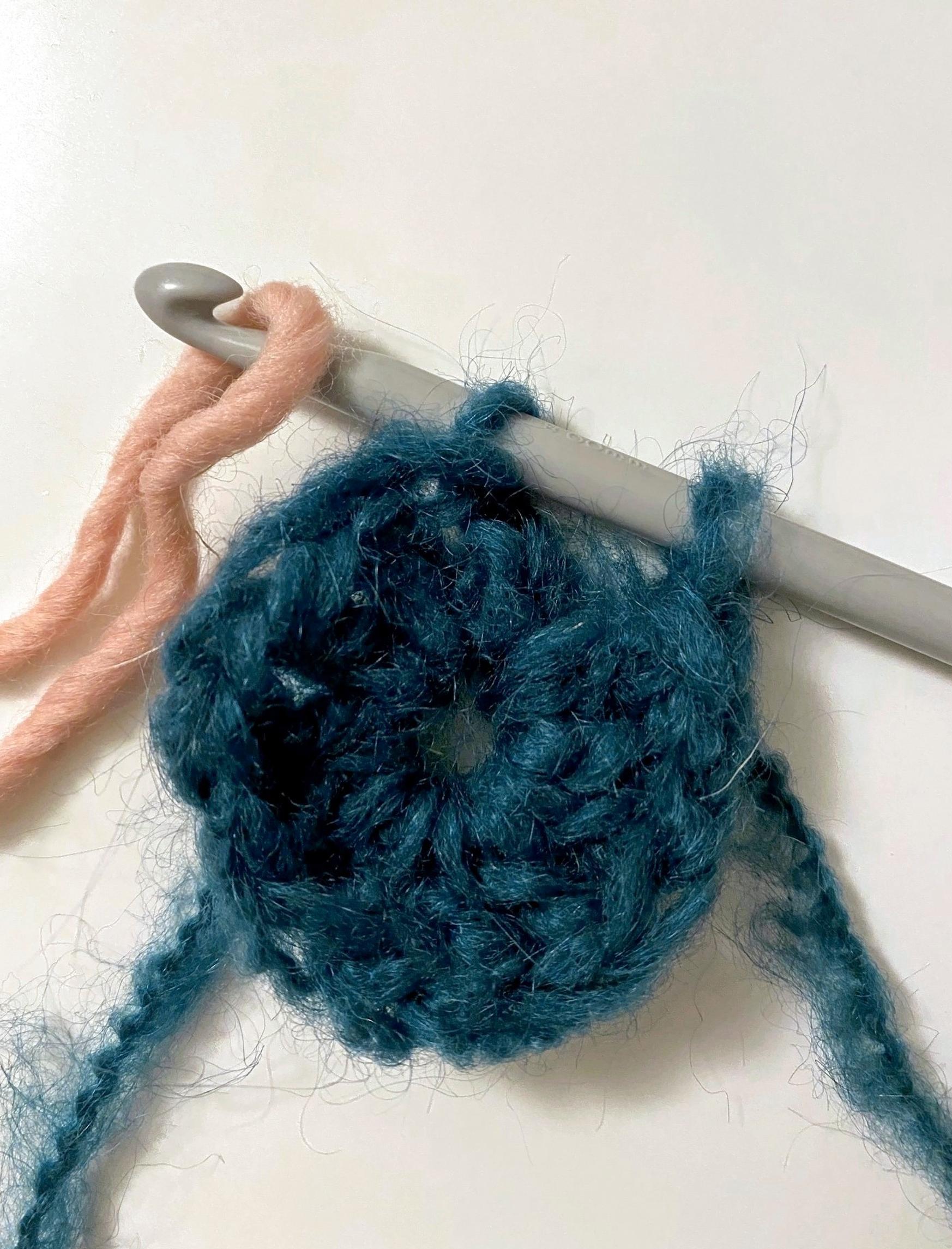 Starting a granny square