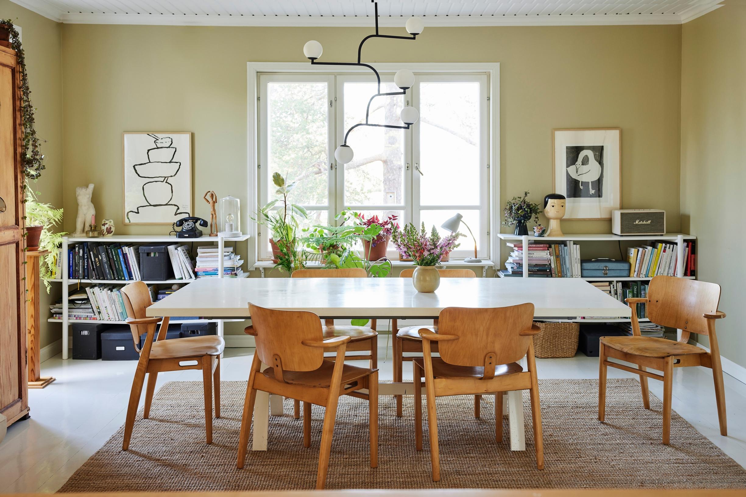 Dining table and Domus chairs in the dining area