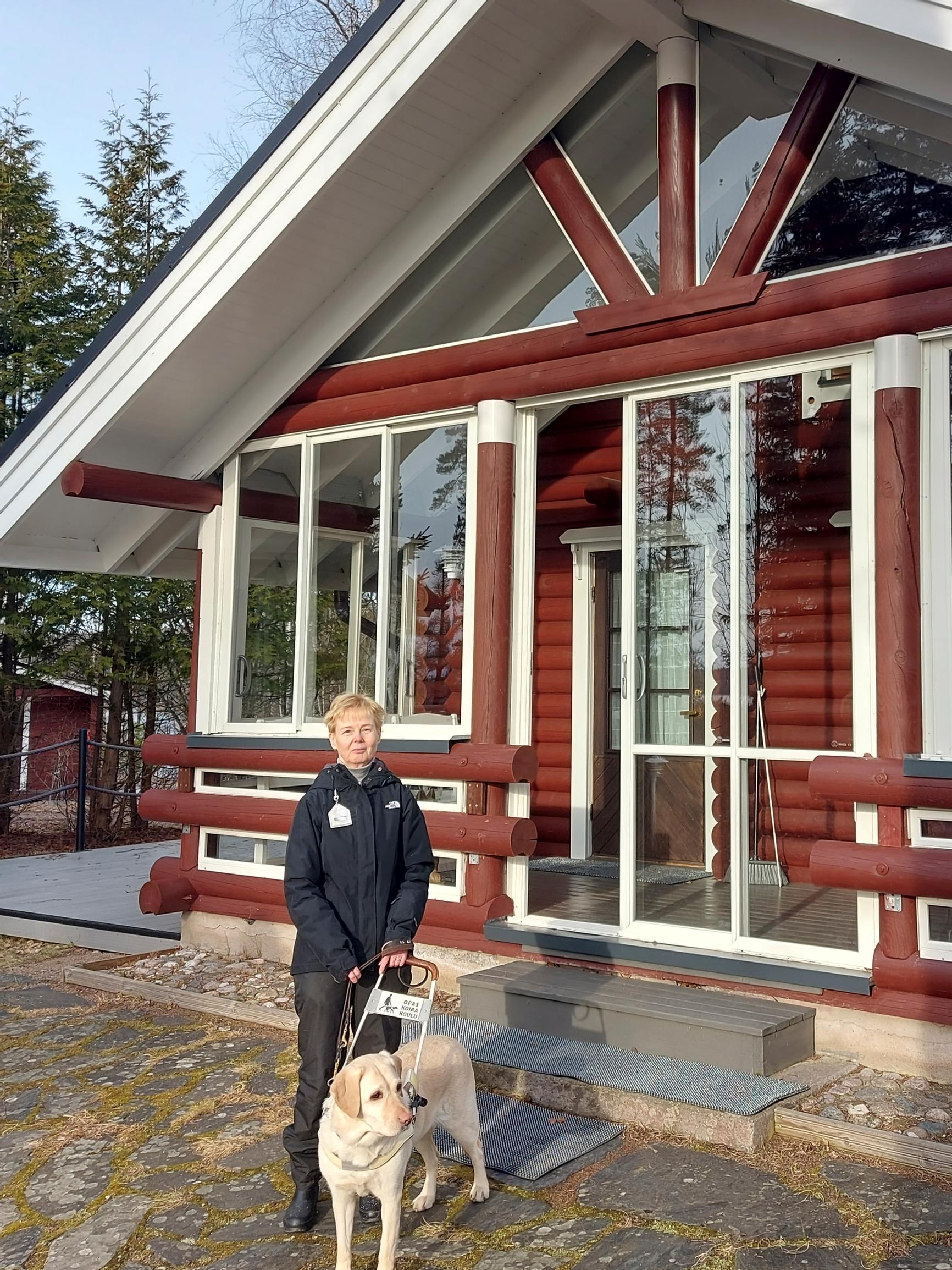 Visually impaired couple enjoy their cabin with help from their guide dog: “The cabin means freedom to us”