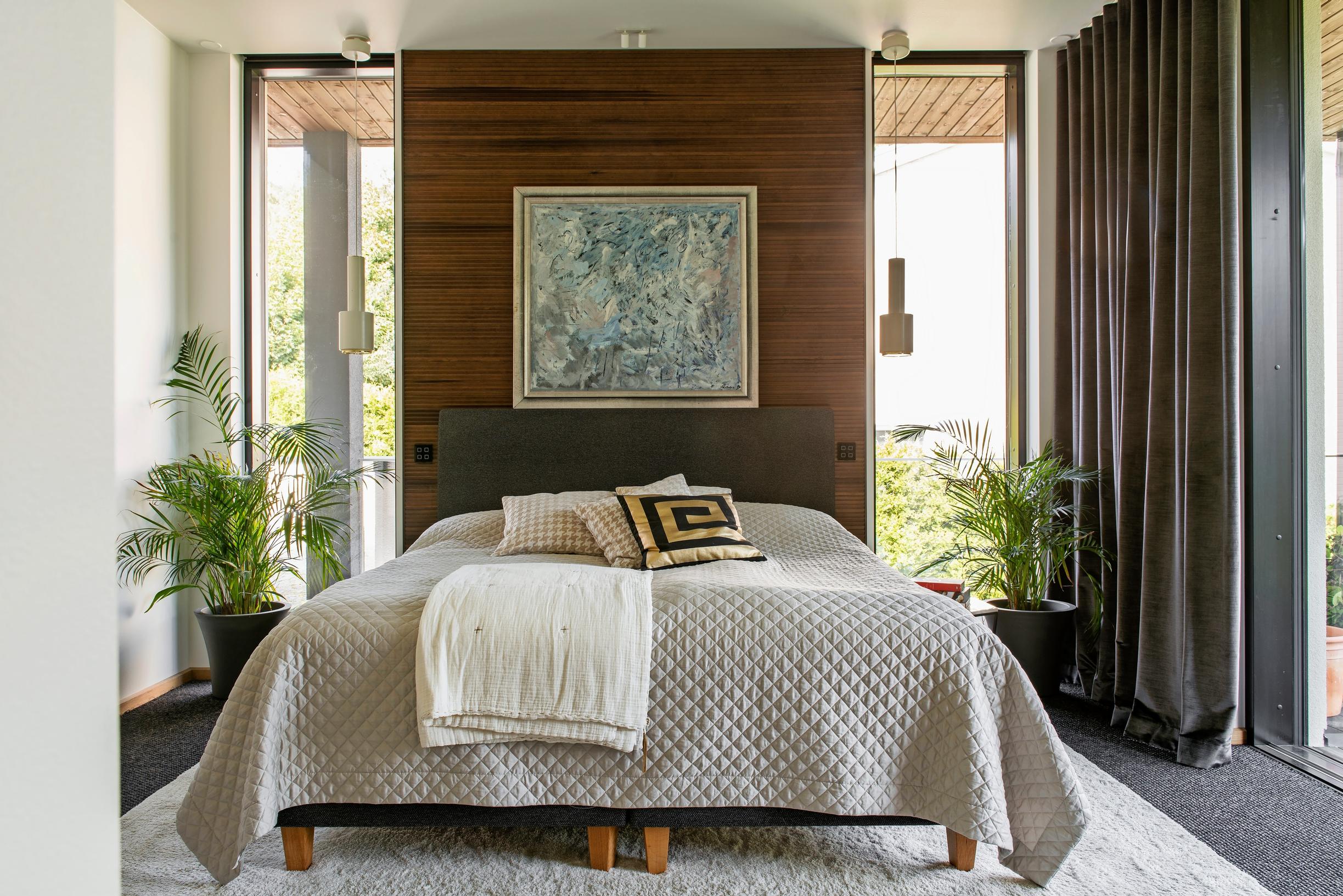 A serene atmosphere in the parents’ bedroom, with windows on each side of the bed