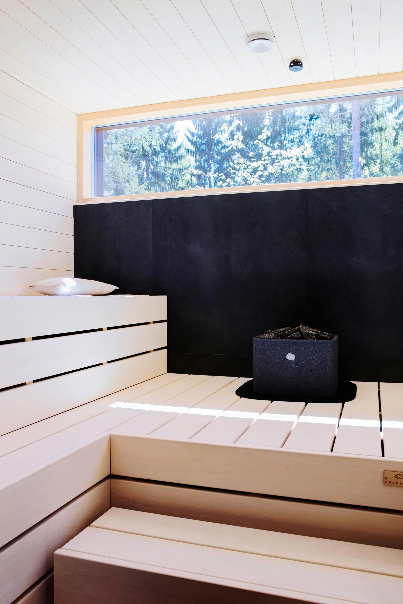 A black microcement wall in the sauna