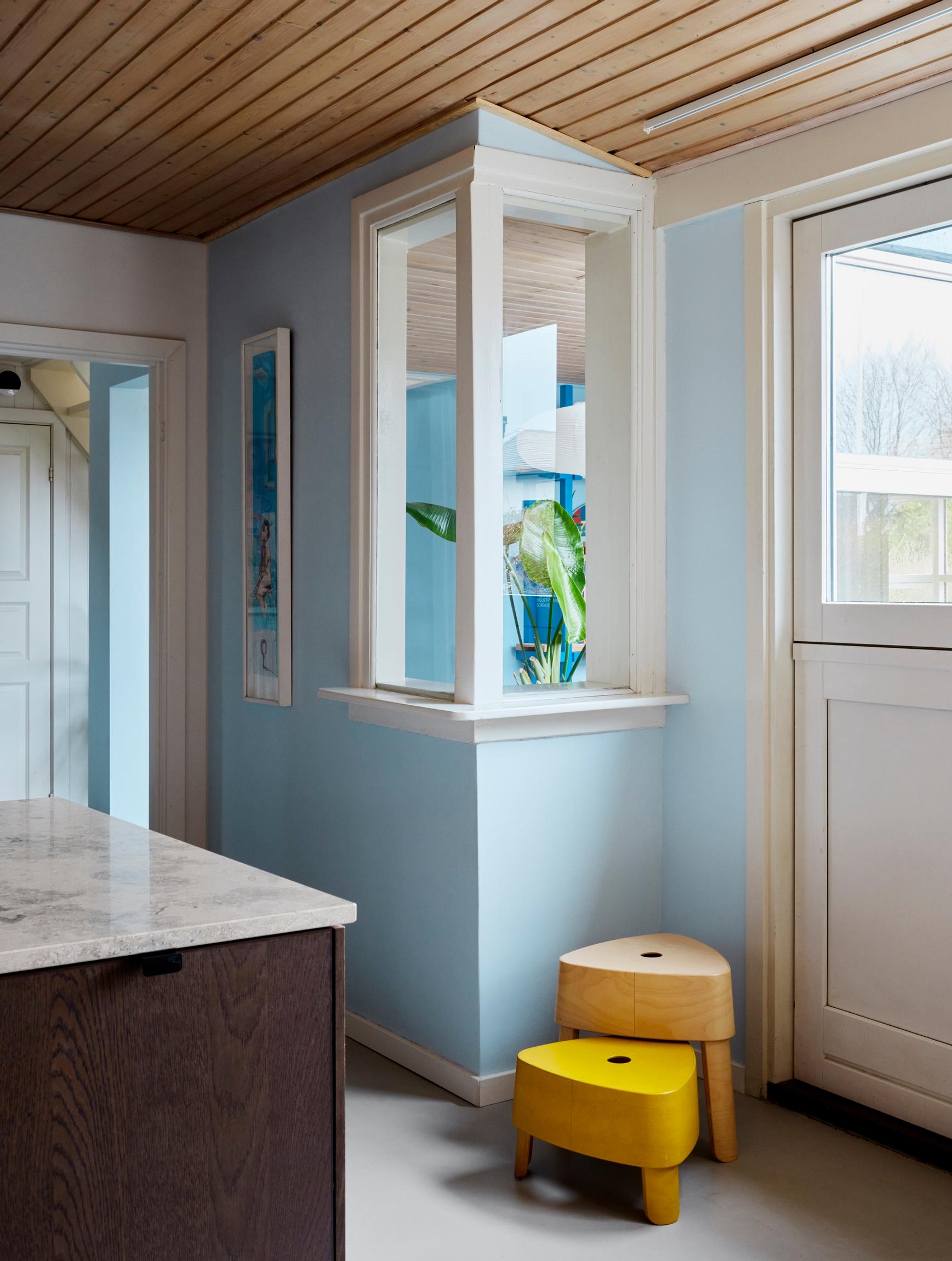 A distinctive corner window in the kitchen.
