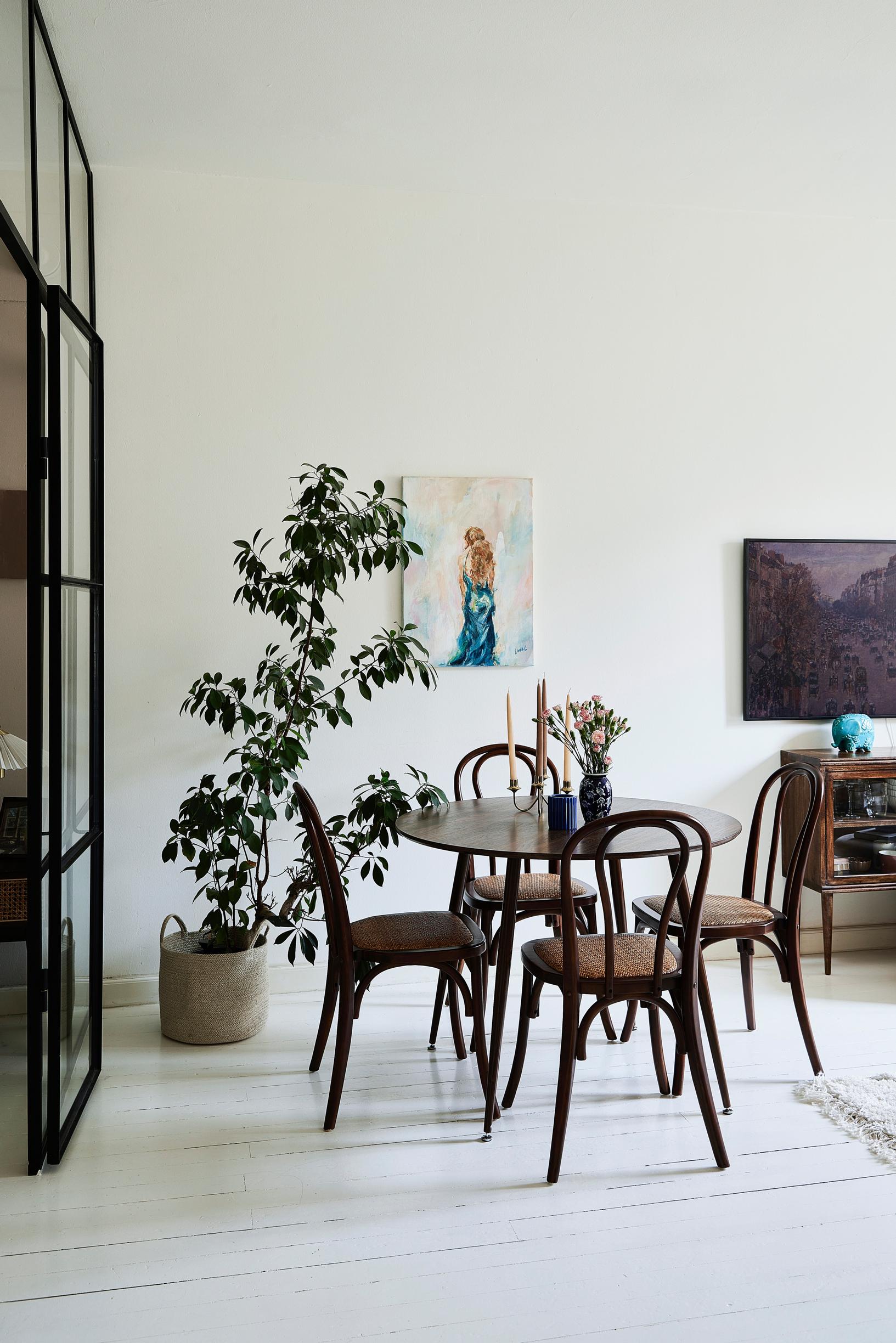 A round table and café-style chairs