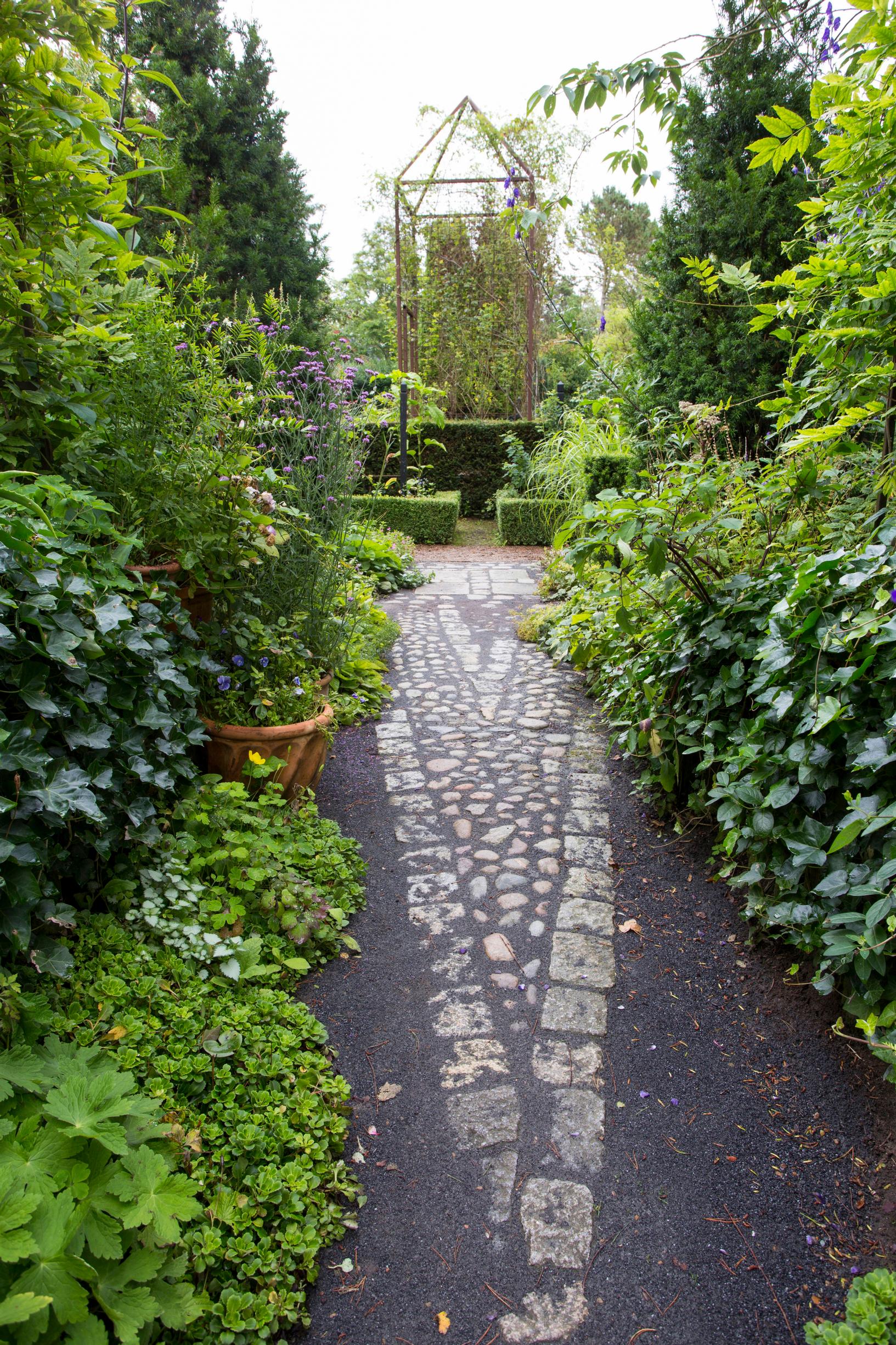 Inspiring garden paving ideas