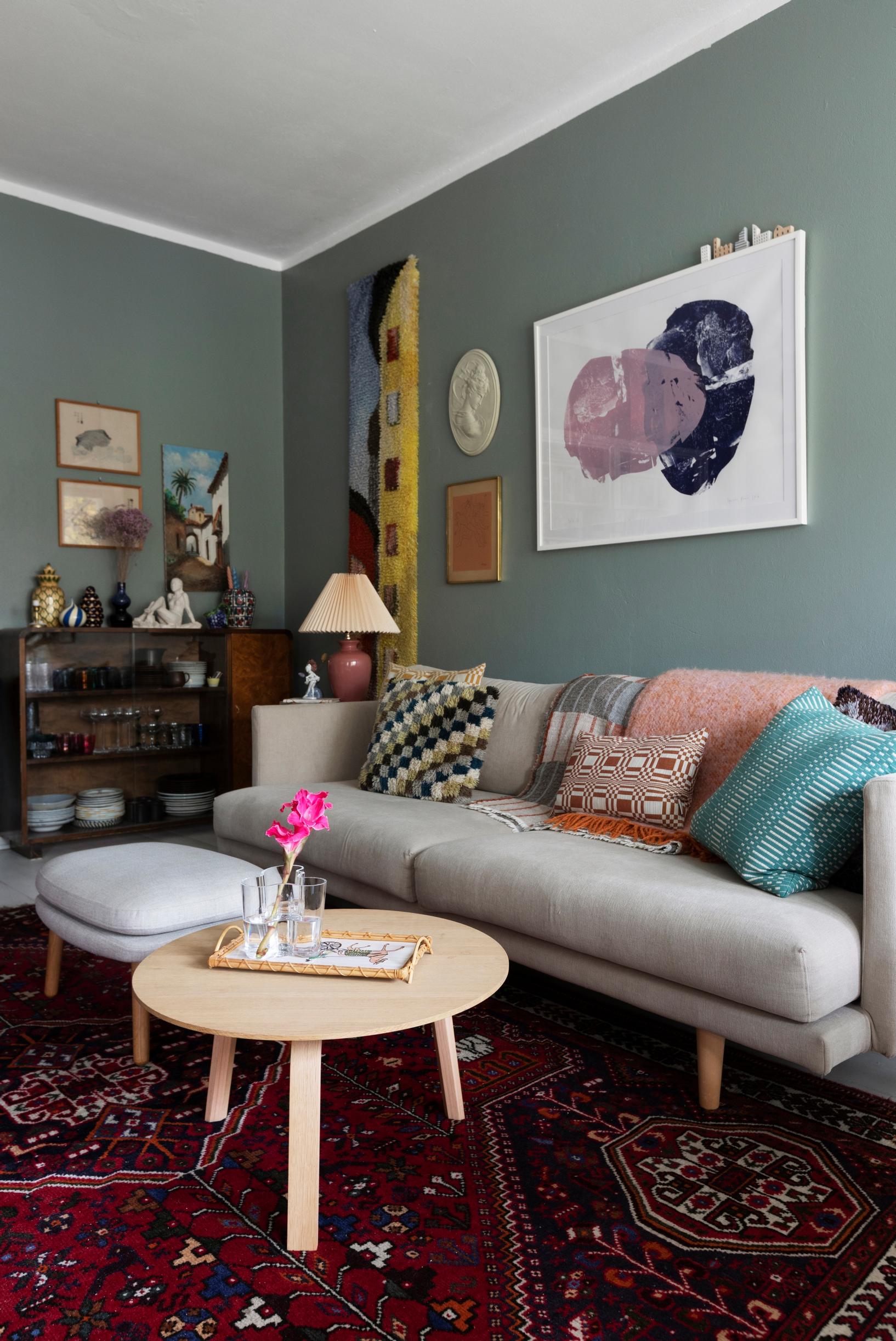 Hakola sofa and an Oriental rug in the living room