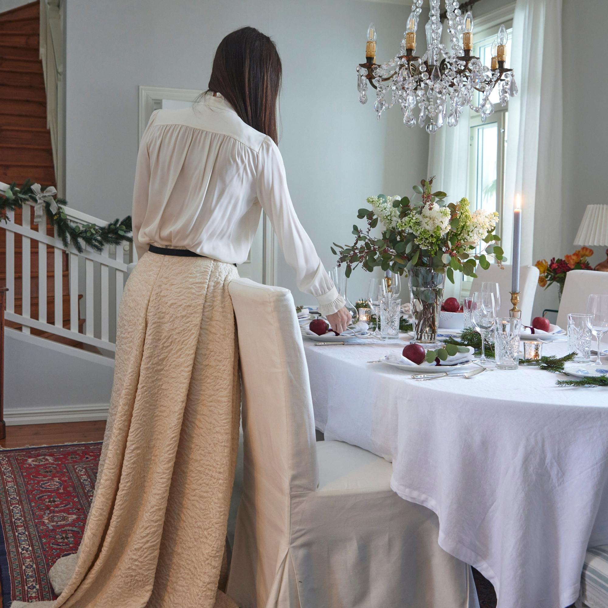 Peek inside a vintage Christmas home in the countryside: “It feels like stepping into a photo taken a hundred years ago”