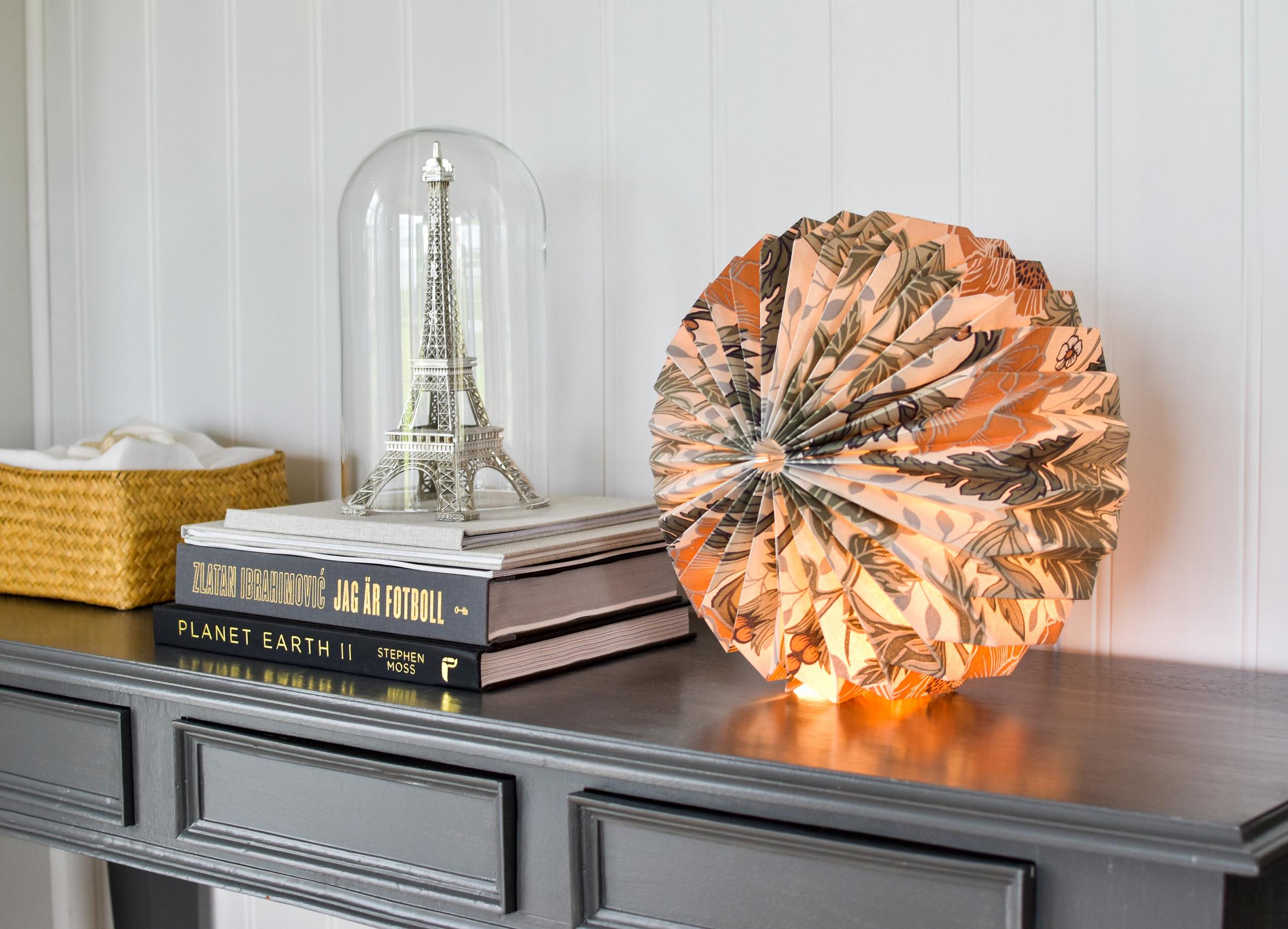 Wallpaper lamp illuminated