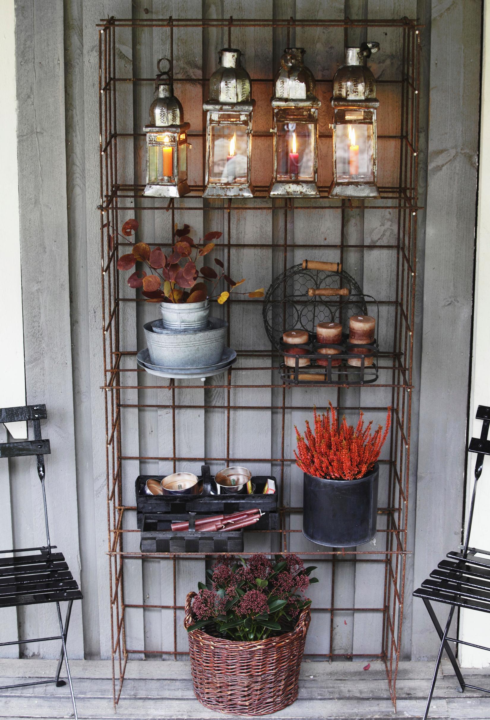 A shelf made of rebar mesh
