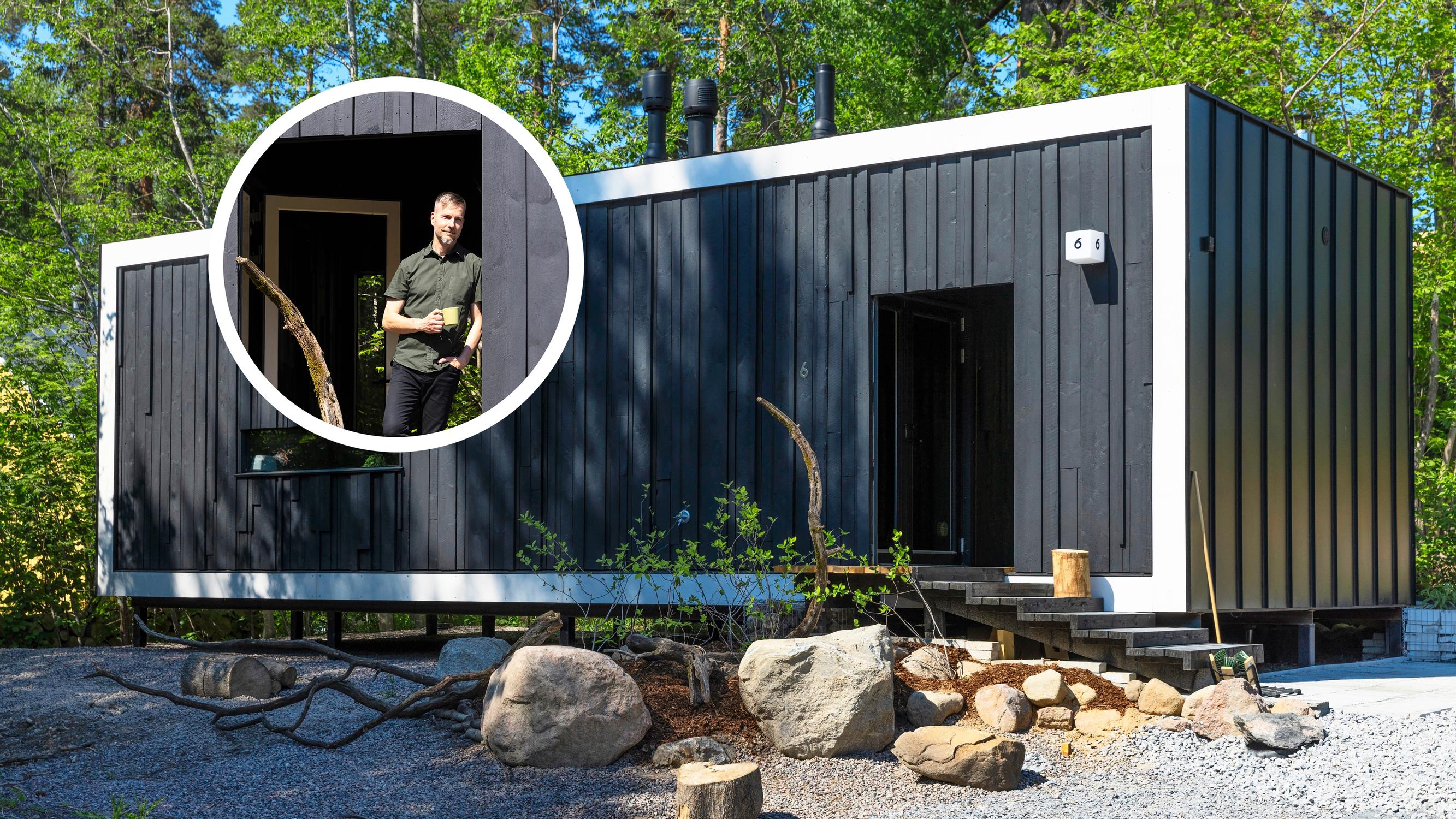 The eco professor’s dream home: this black tiny house of 34 square meters even has a sauna!