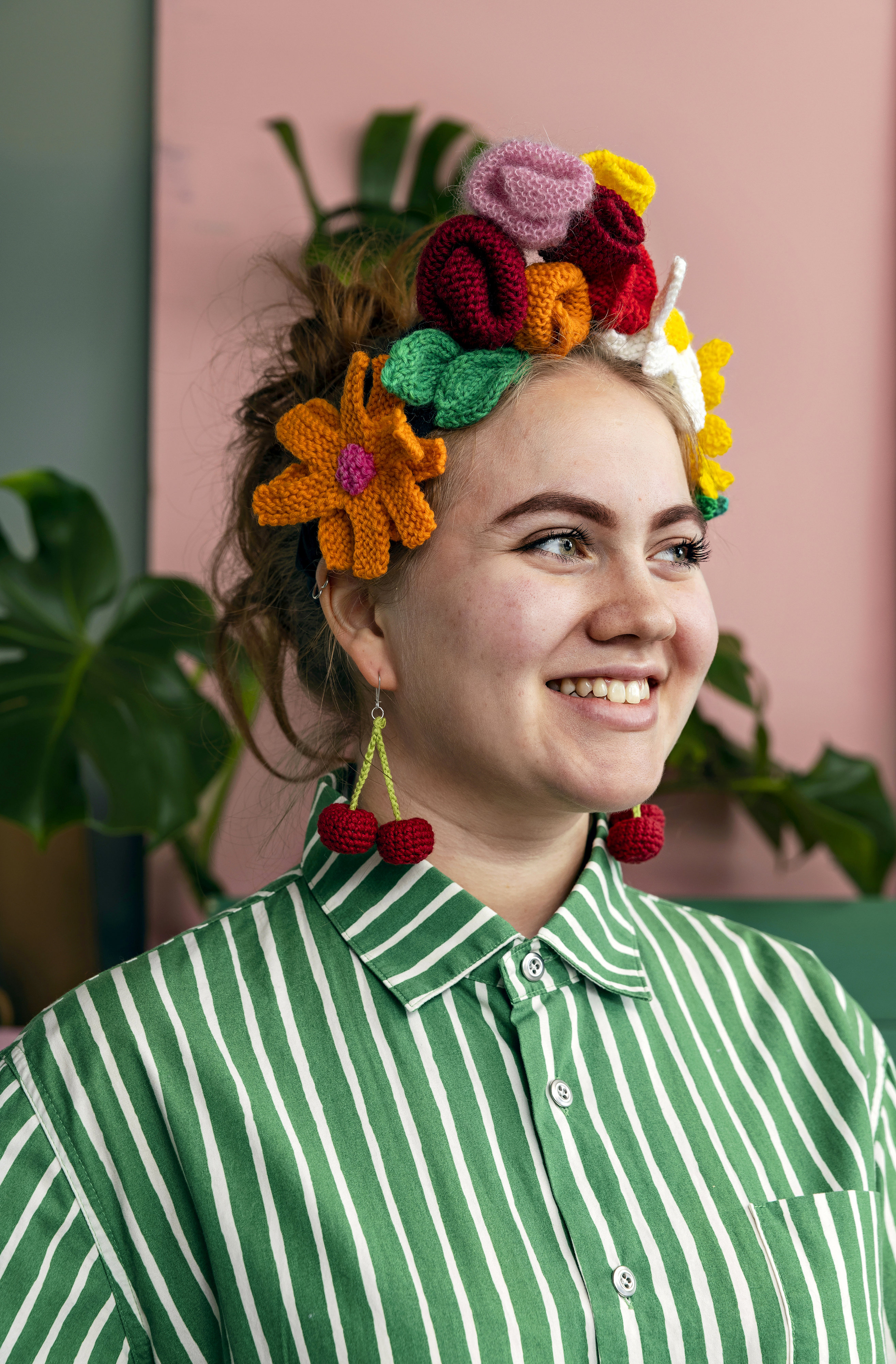 Knitted flower headband—get the pattern! | Kotona Living