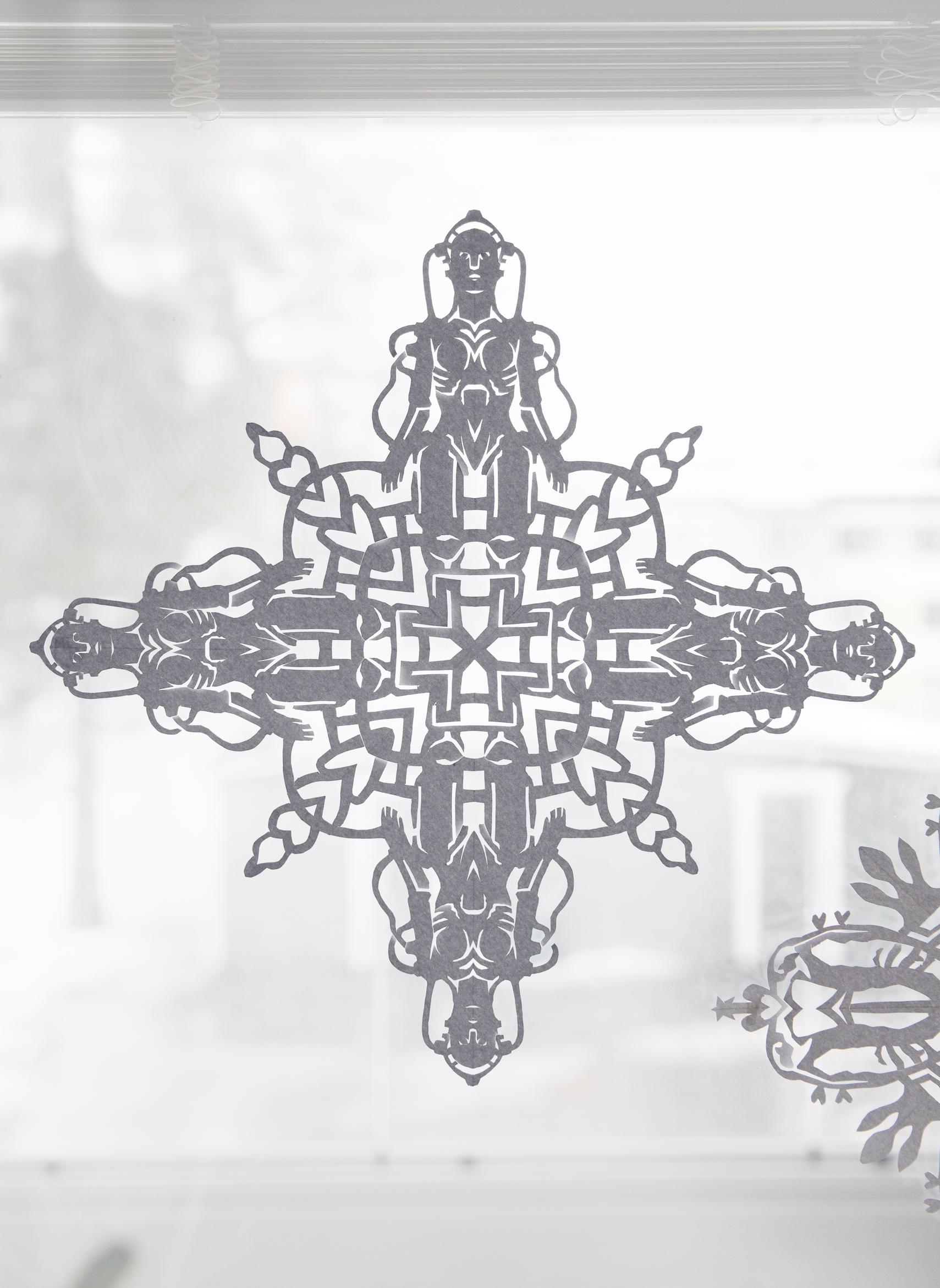 A paper star made by Venla in the window.