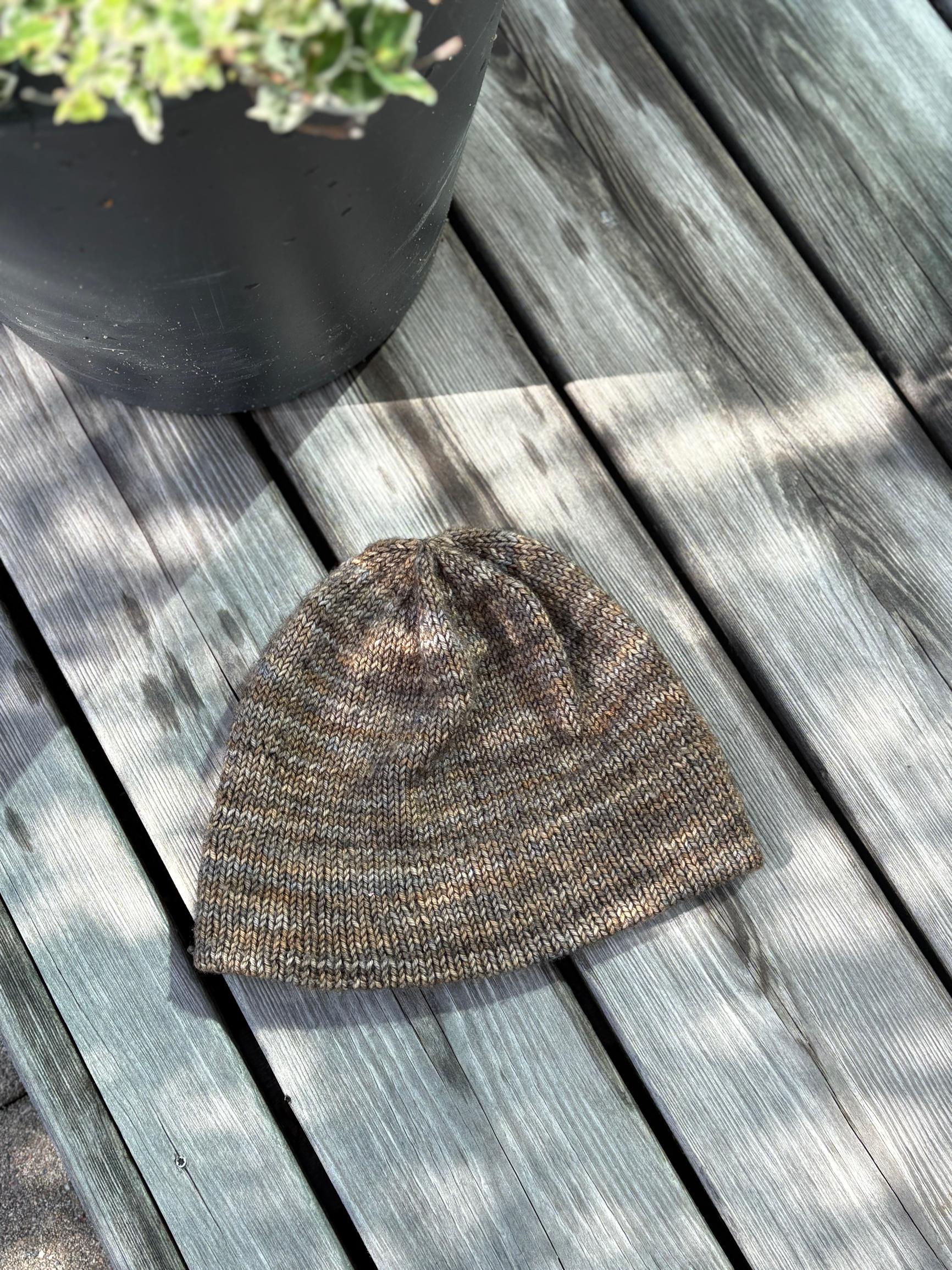 Easy knitted hat for men