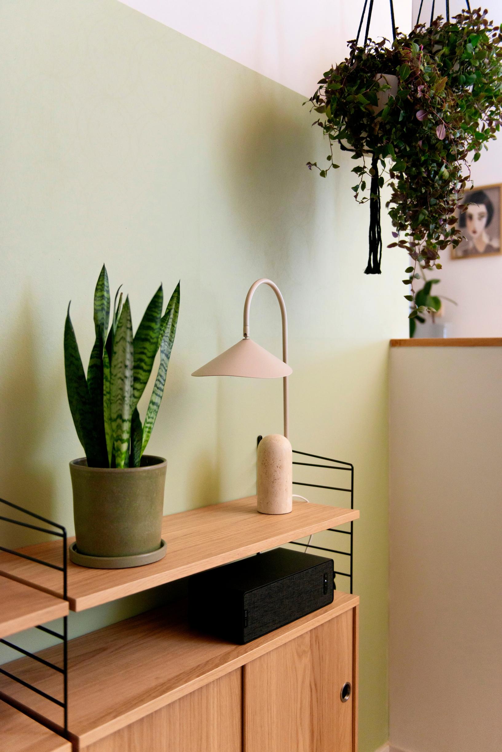 Image of a String shelf.