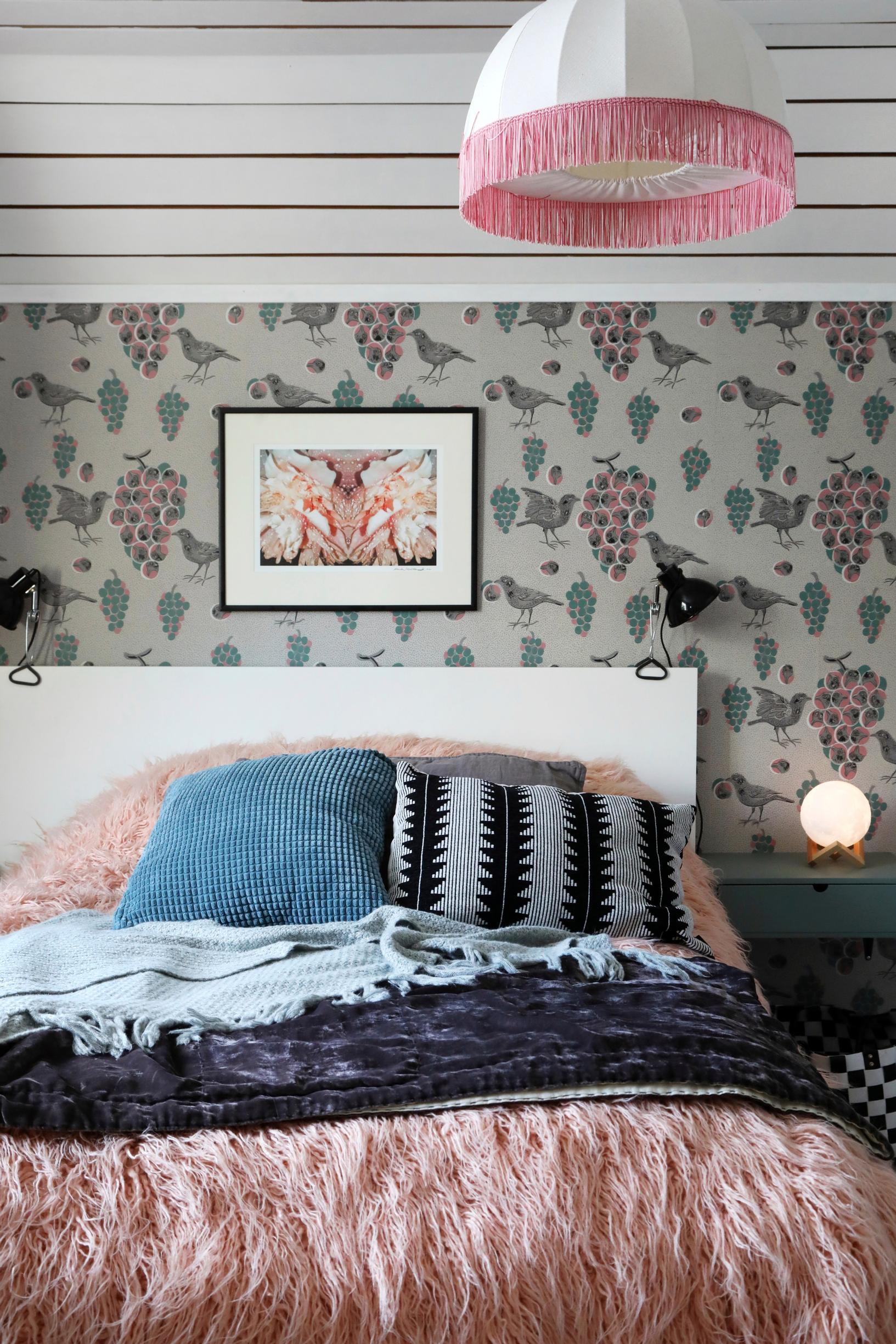 The Ken kiuruista kaunein wallpaper by Pihlgren & Ritola in the bedroom