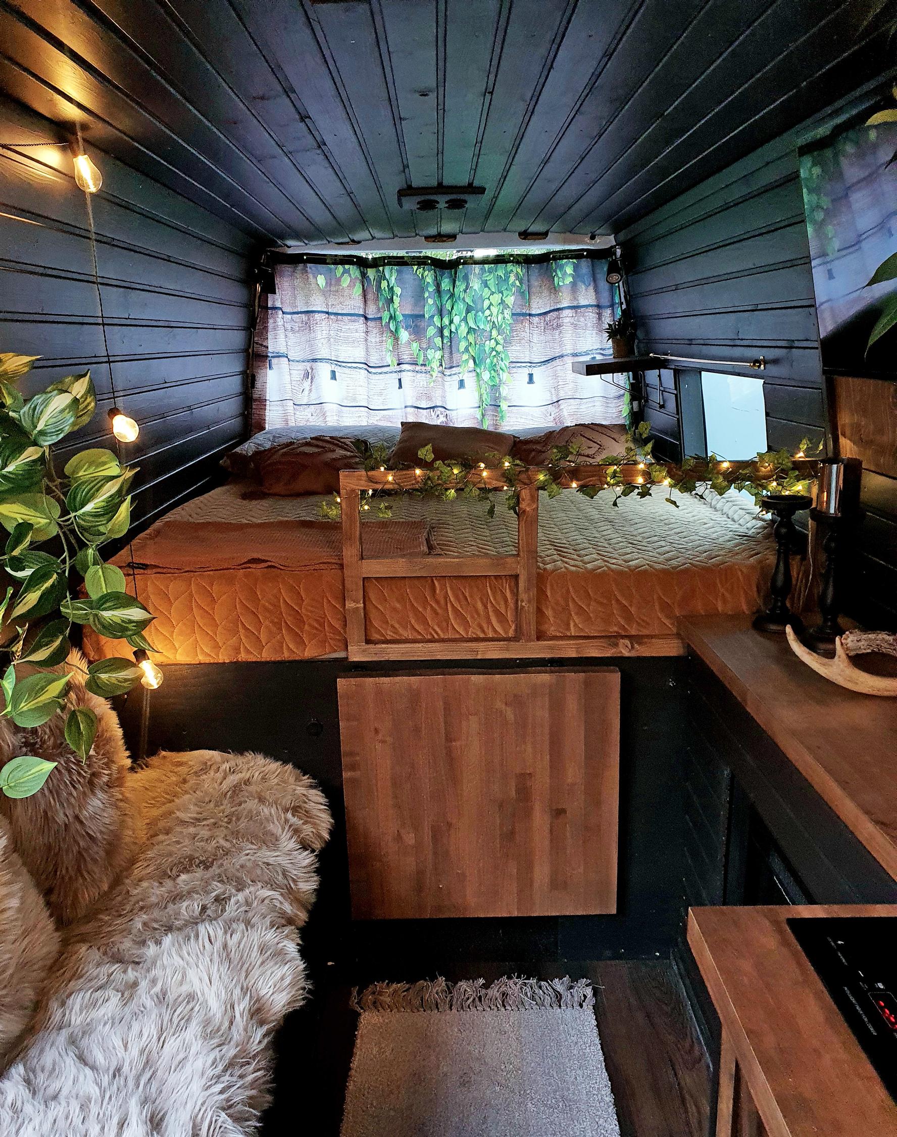 The finished bed in Nina and Atte’s camper van.