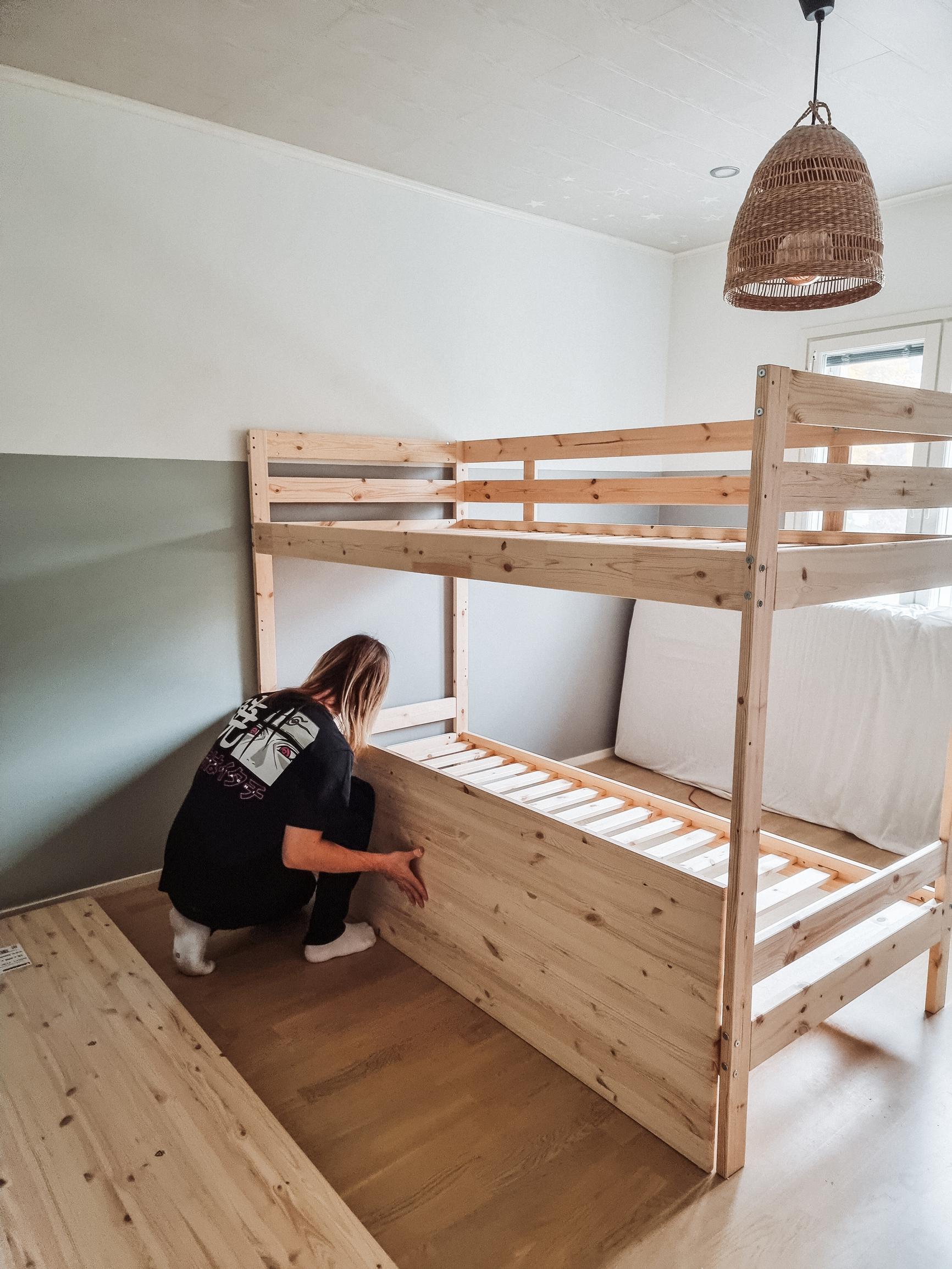 Building a partition into the bunk bed
