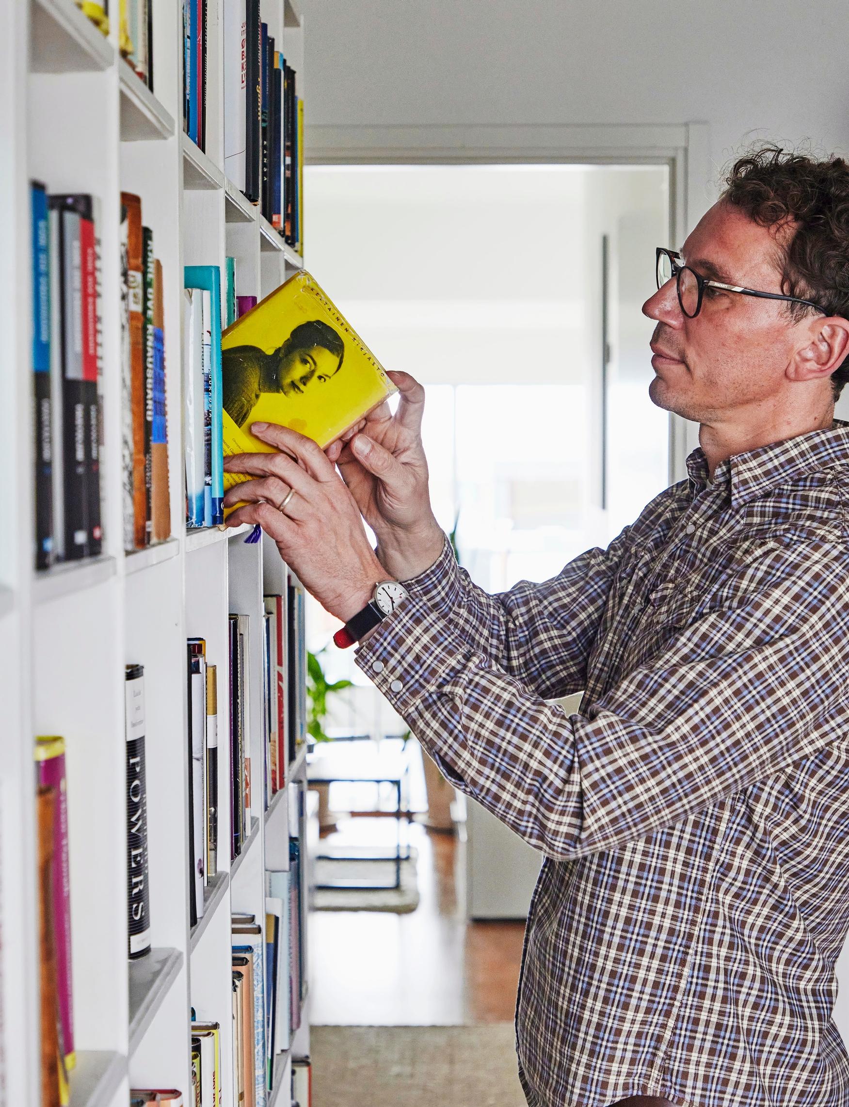 Author Juha Itkonen’s bookshelf