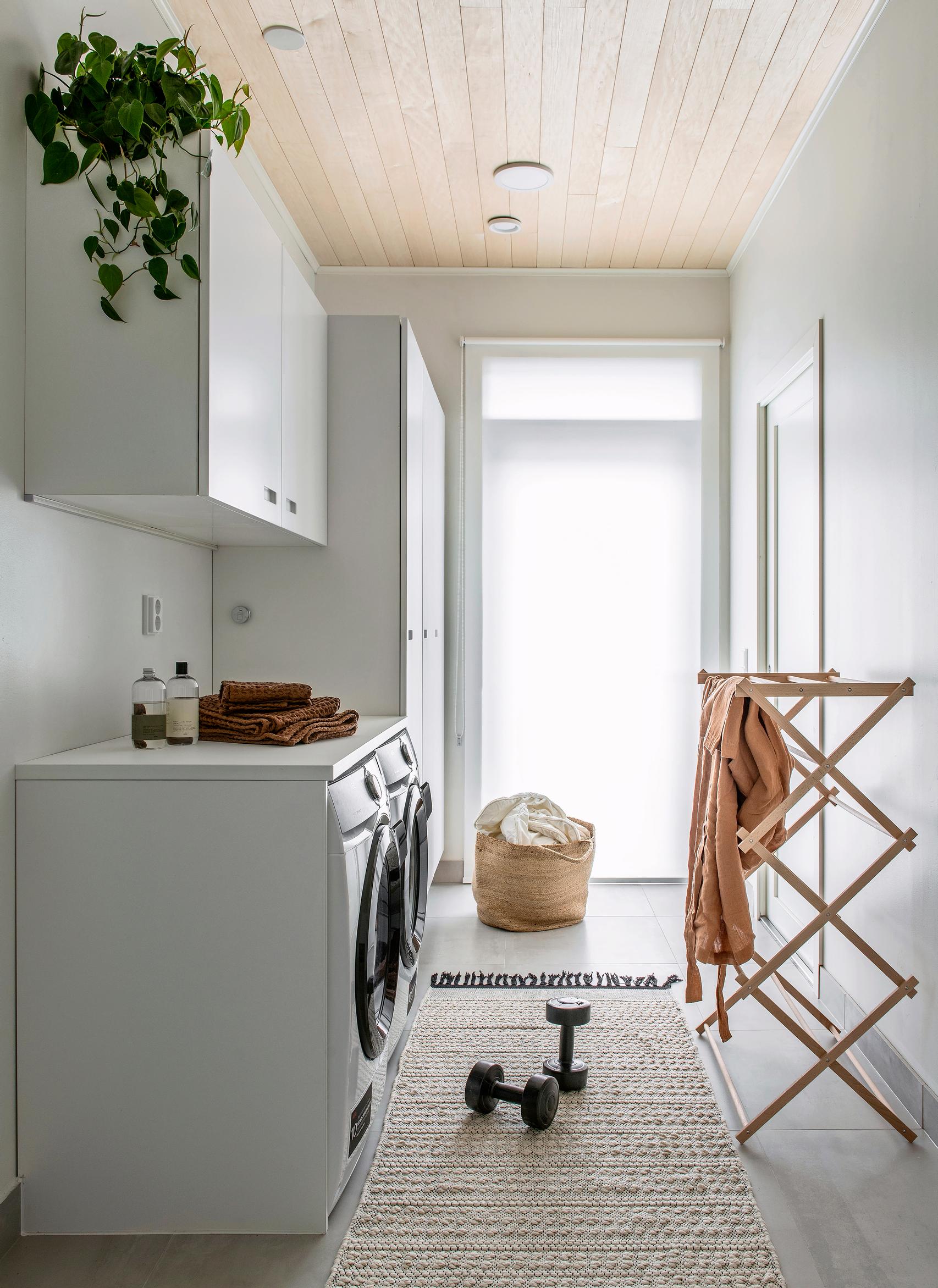 Lato cabinets