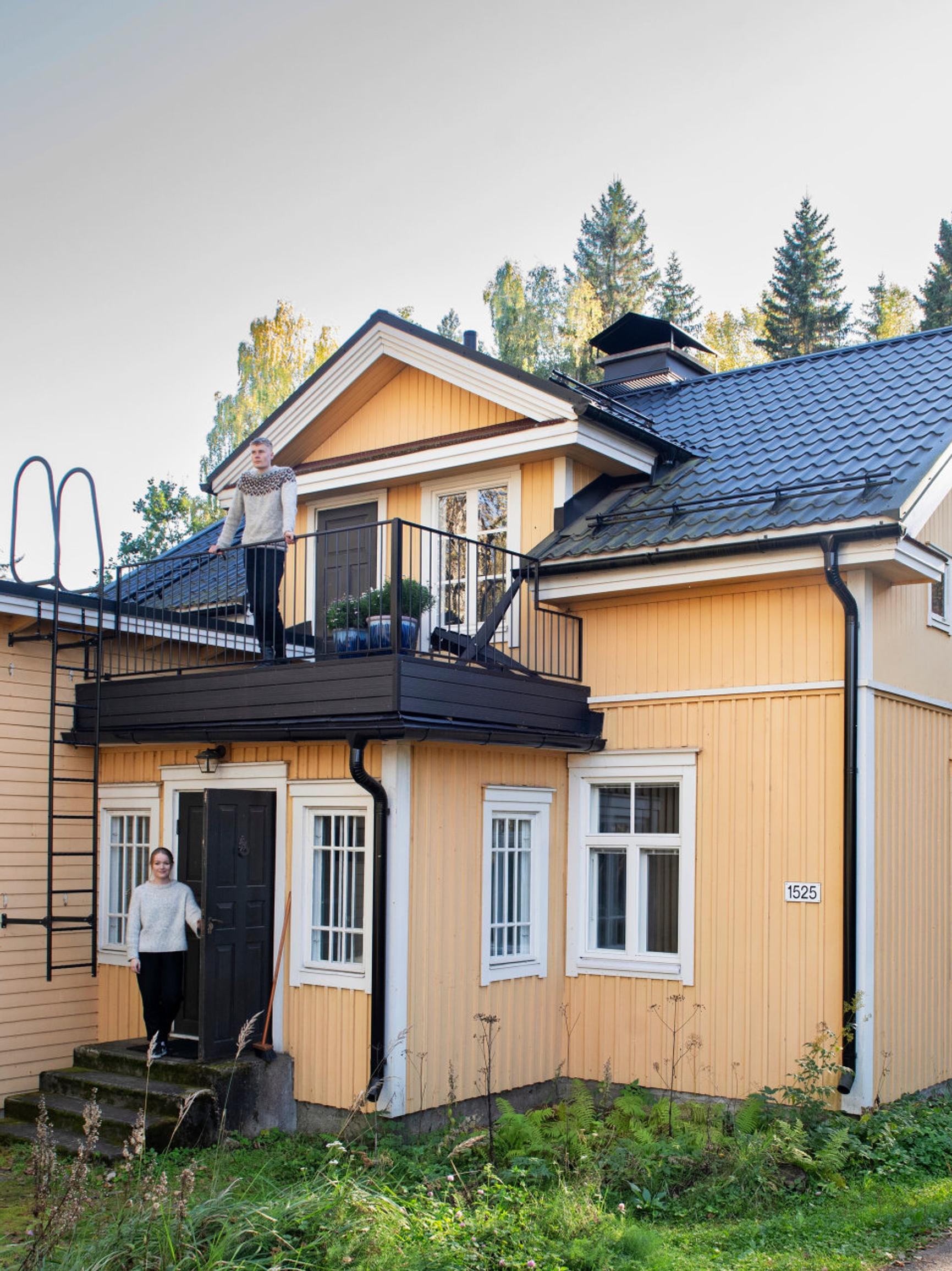 Grandma-style weekends at a log retreat: young couple’s cozy home in a former general store