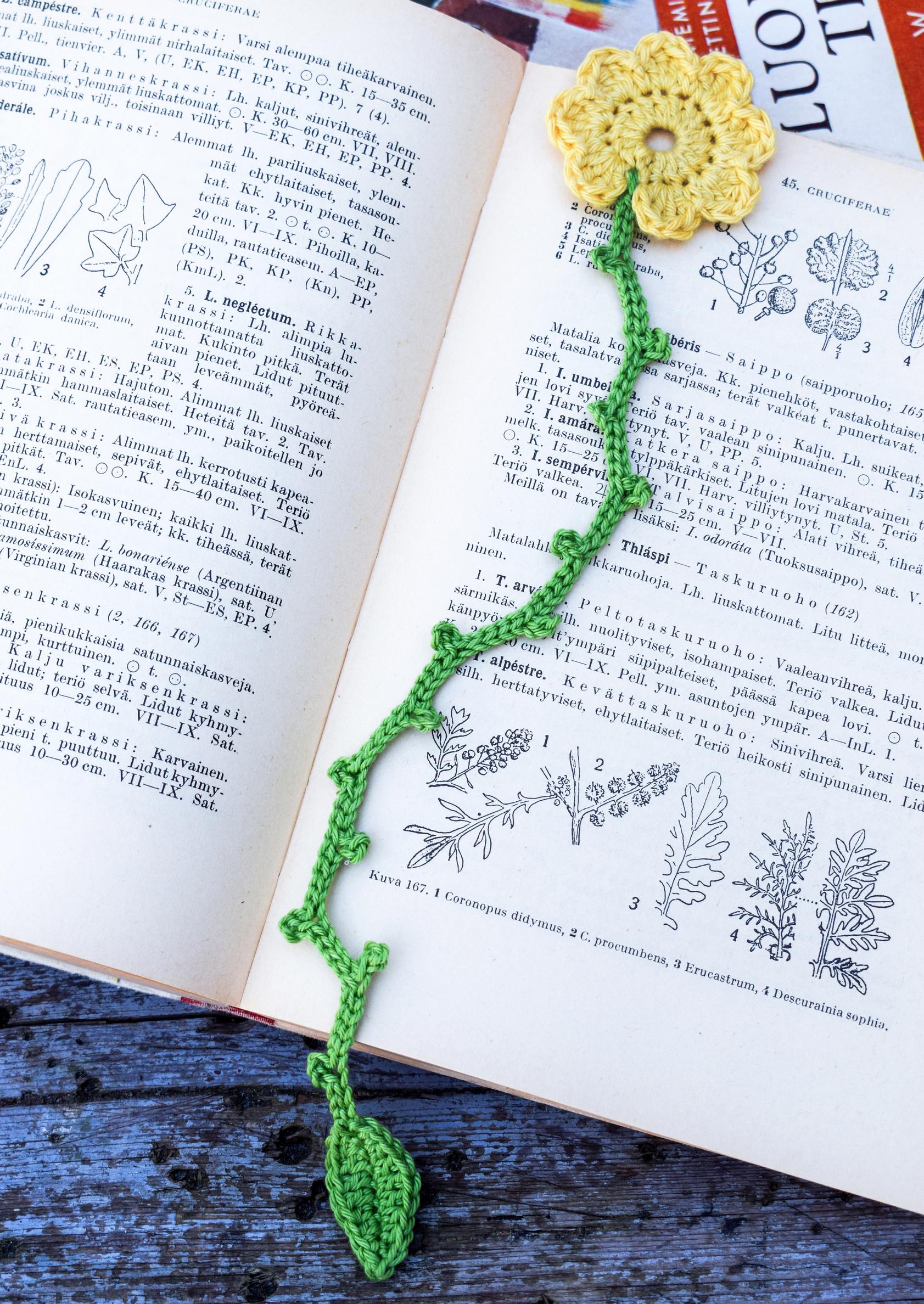 Crocheted flower bookmark
