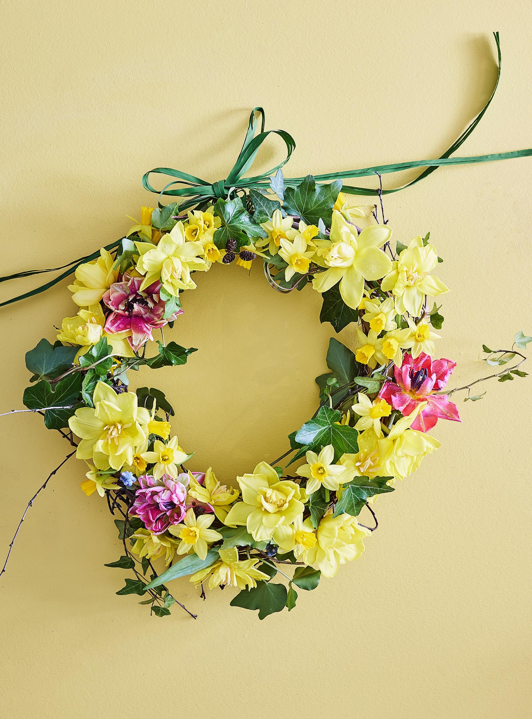 Daffodil wreath