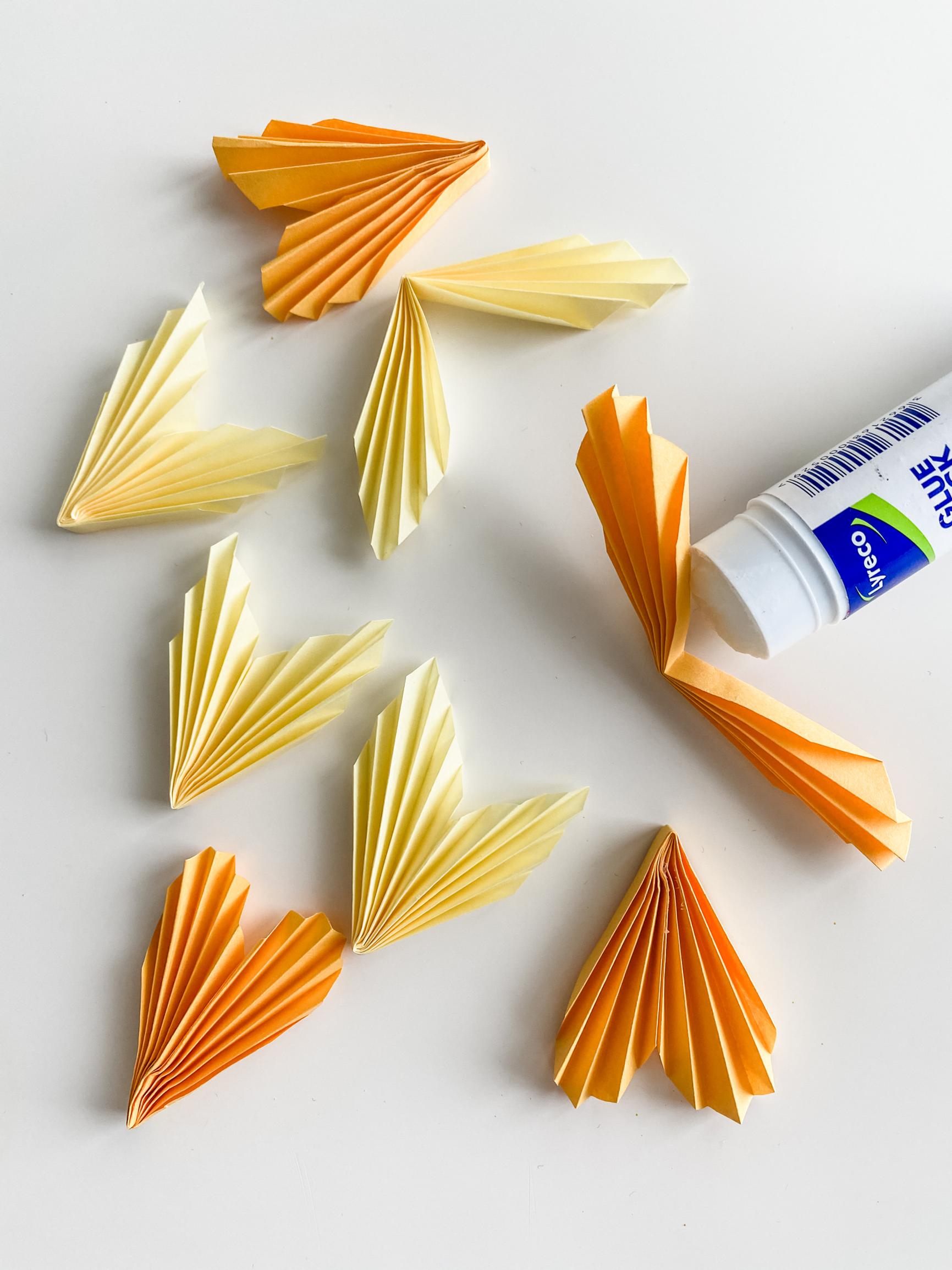 How to make paper daffodils: Gluing the petals