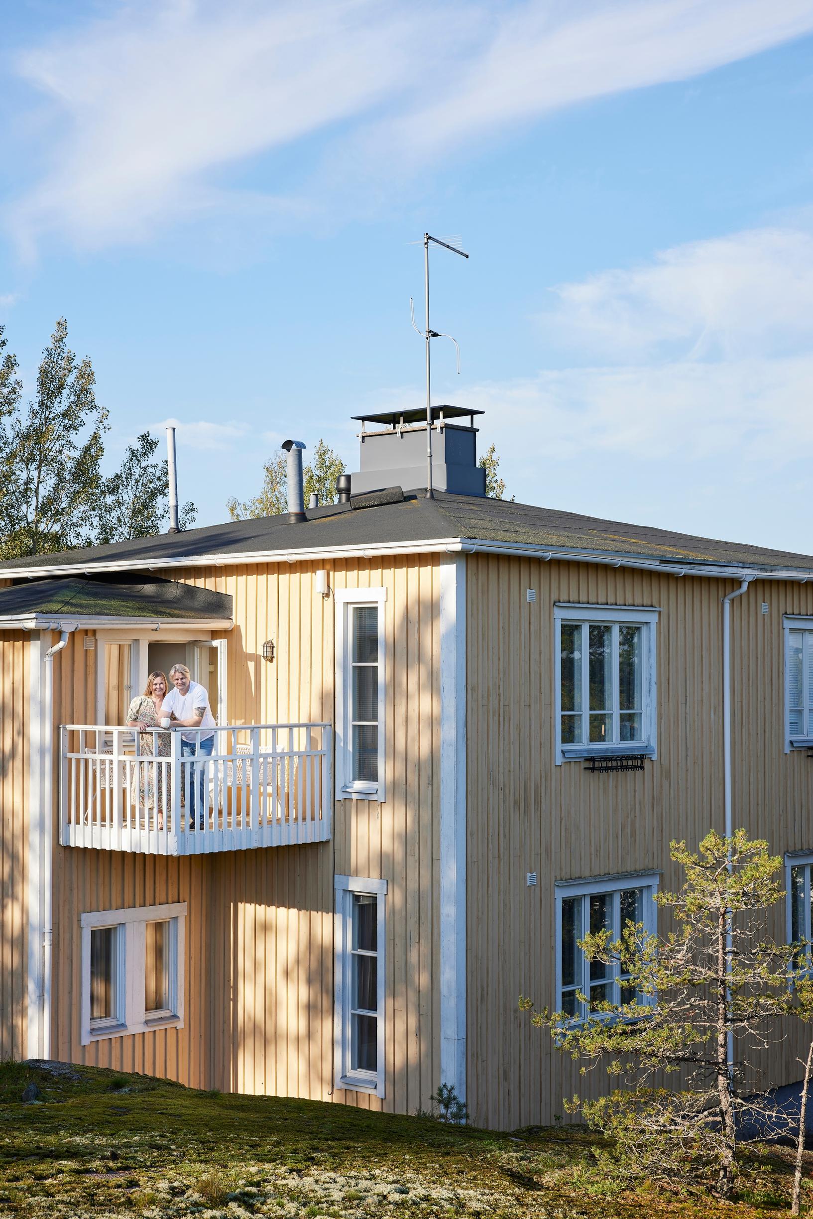 A yellow wooden house in Jollas, Helsinki
