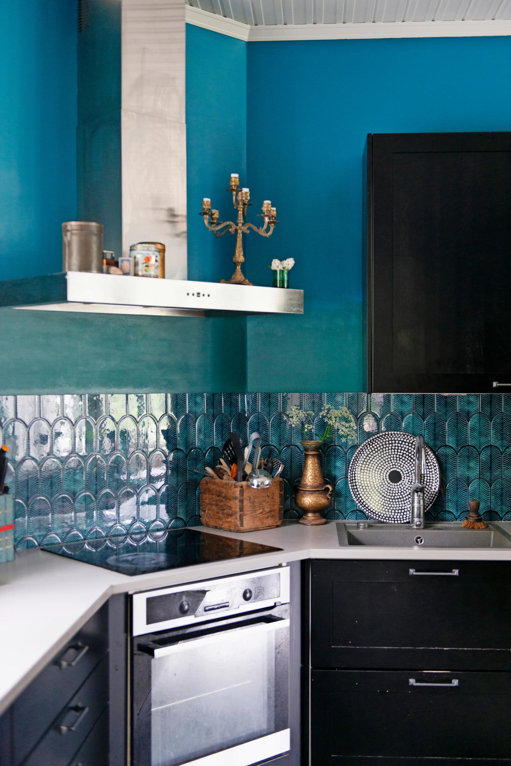 kitchen wall painted in a blue ombré