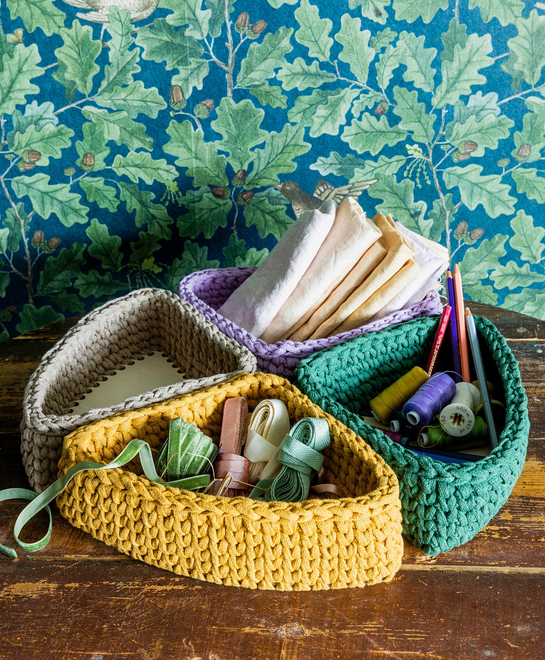 Finished in six rounds! These crocheted triangular baskets form a circle together