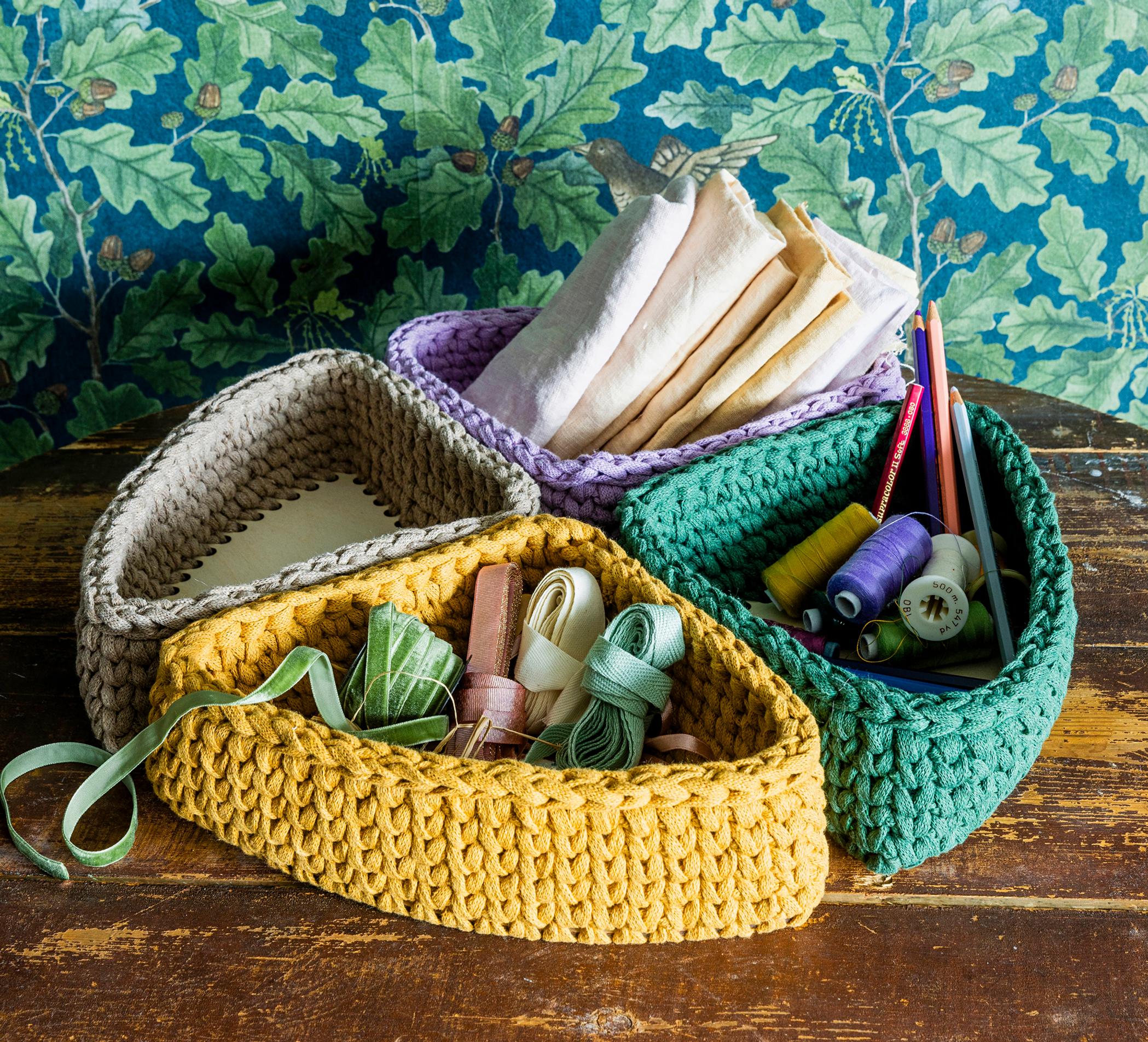 Finished in six rounds! These crocheted triangular baskets form a circle together
