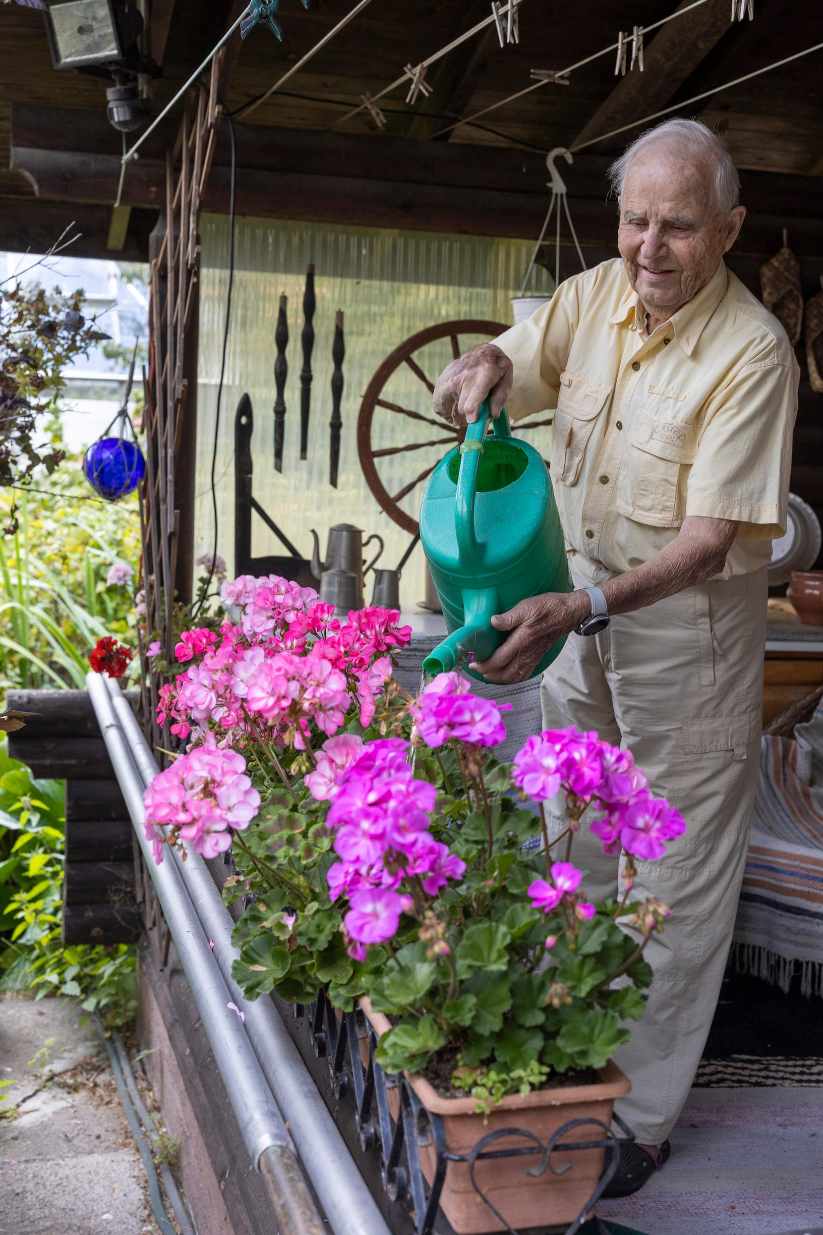 A 100-year-old veteran’s garden