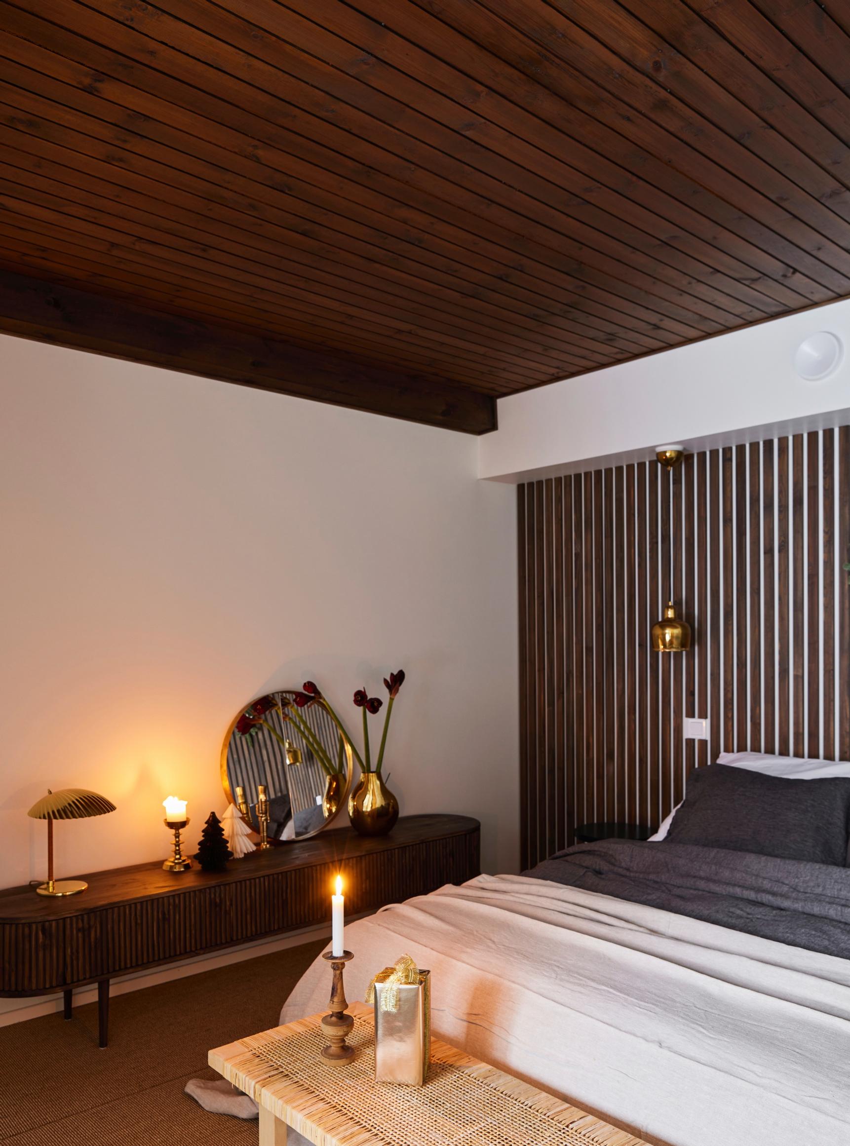 In the bedroom, a slatted wall that doubles as a headboard.