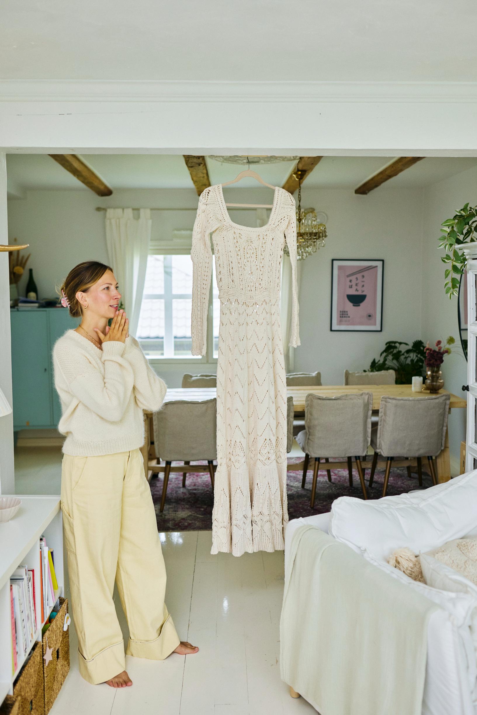 Kutovakika Veronika Lindberg and her wedding dress
