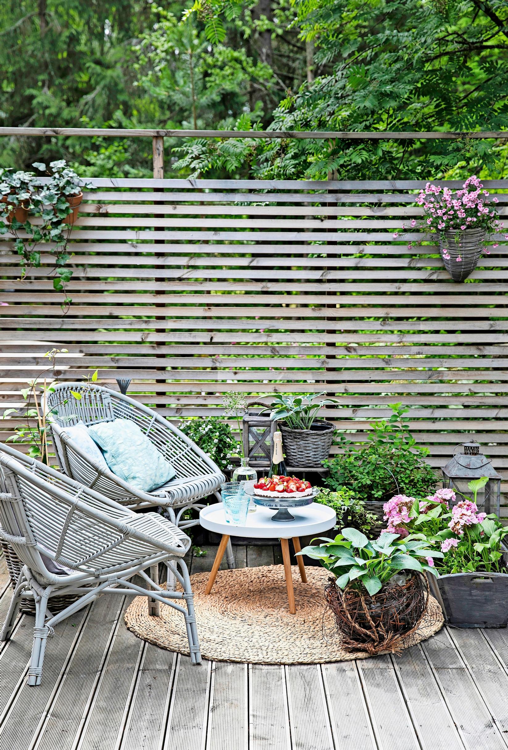 A lightweight lattice wall built on the deck and rattan furniture
