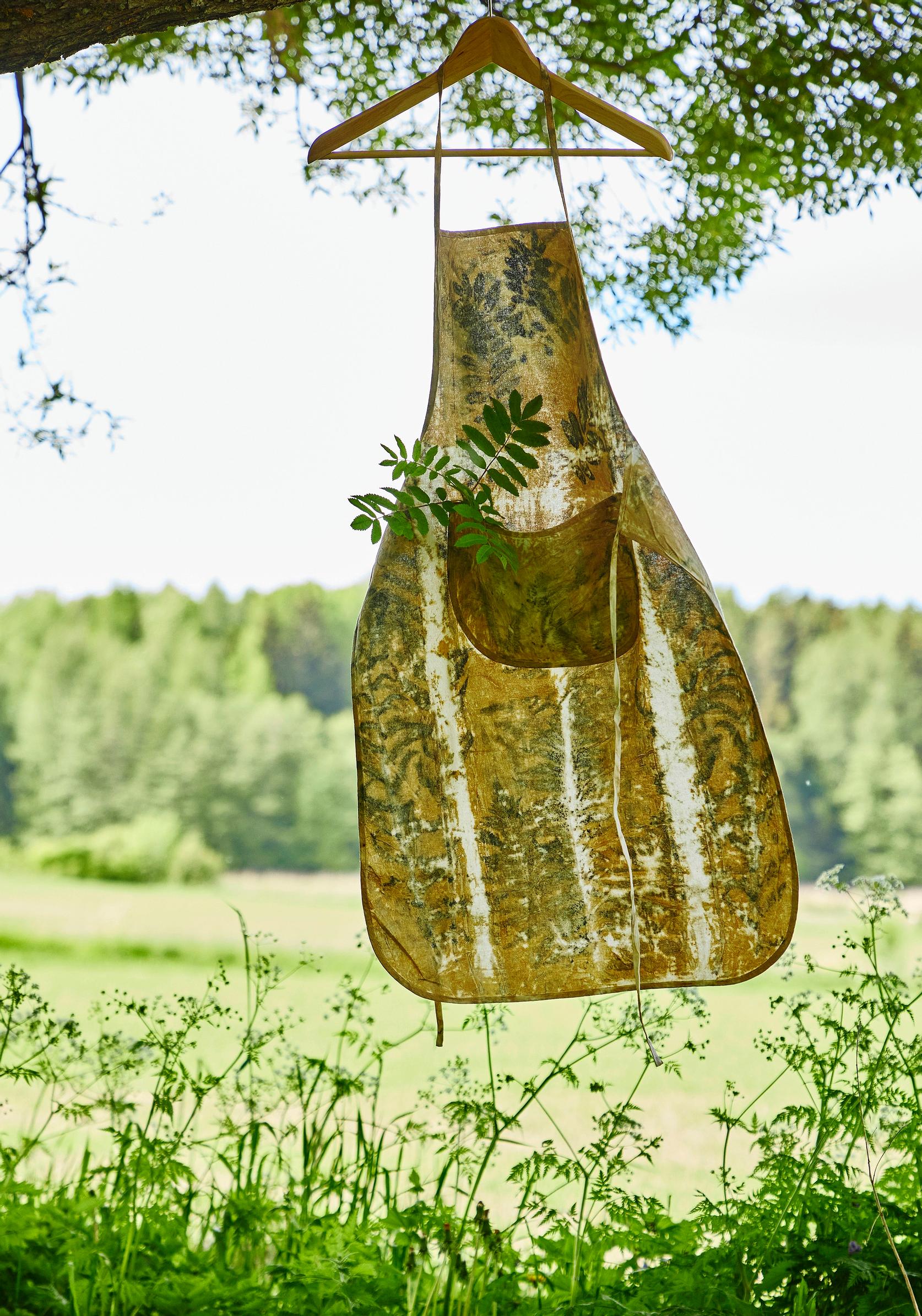 Apron decorated with ecoprinting