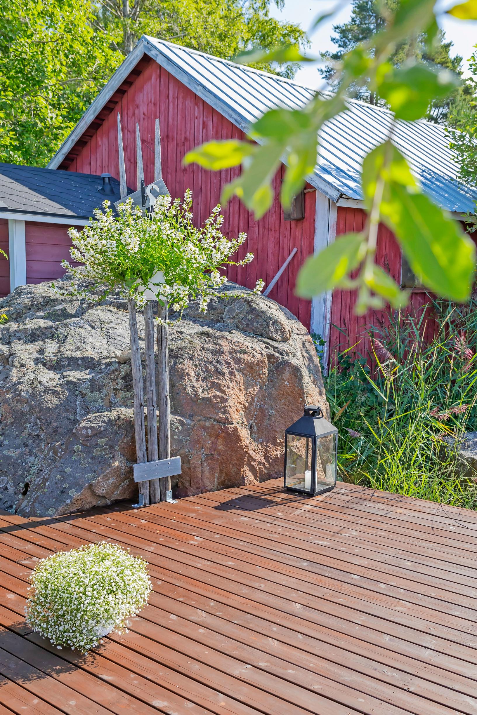 hay poles and flowers on the terrace
