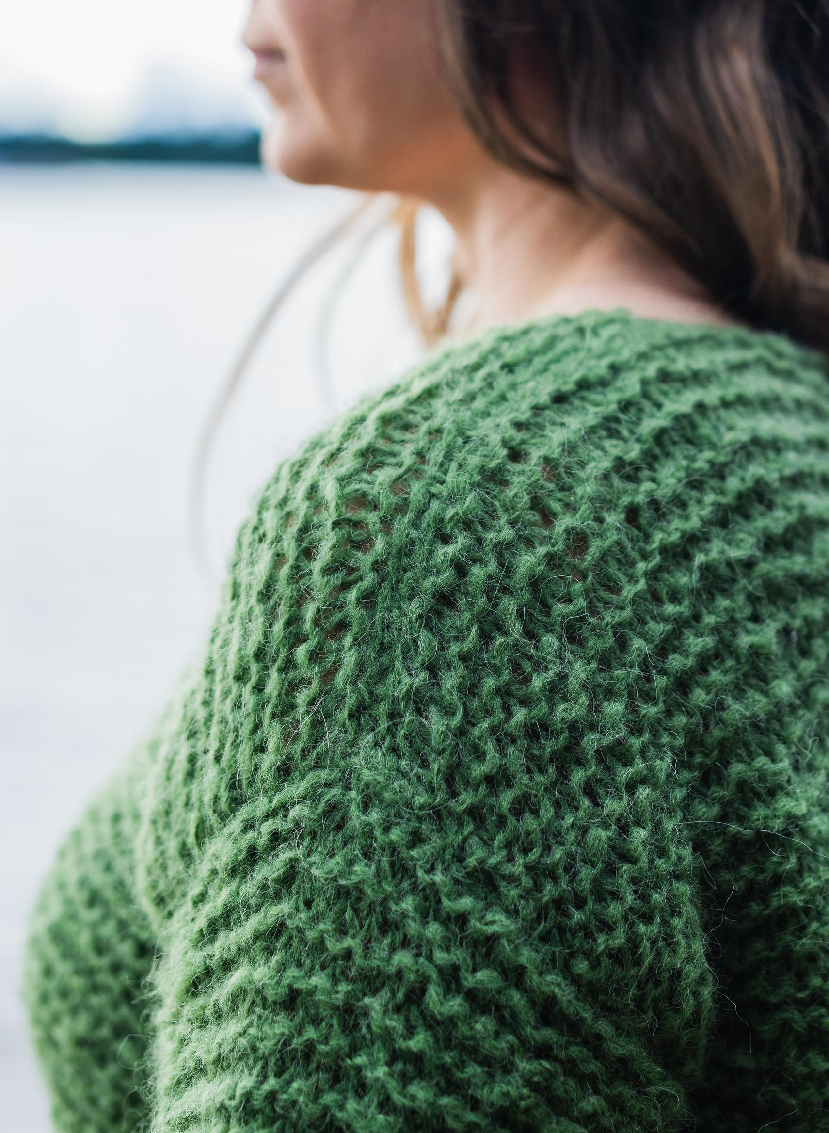 Shoulder and sleeve seams of the Aina sweater