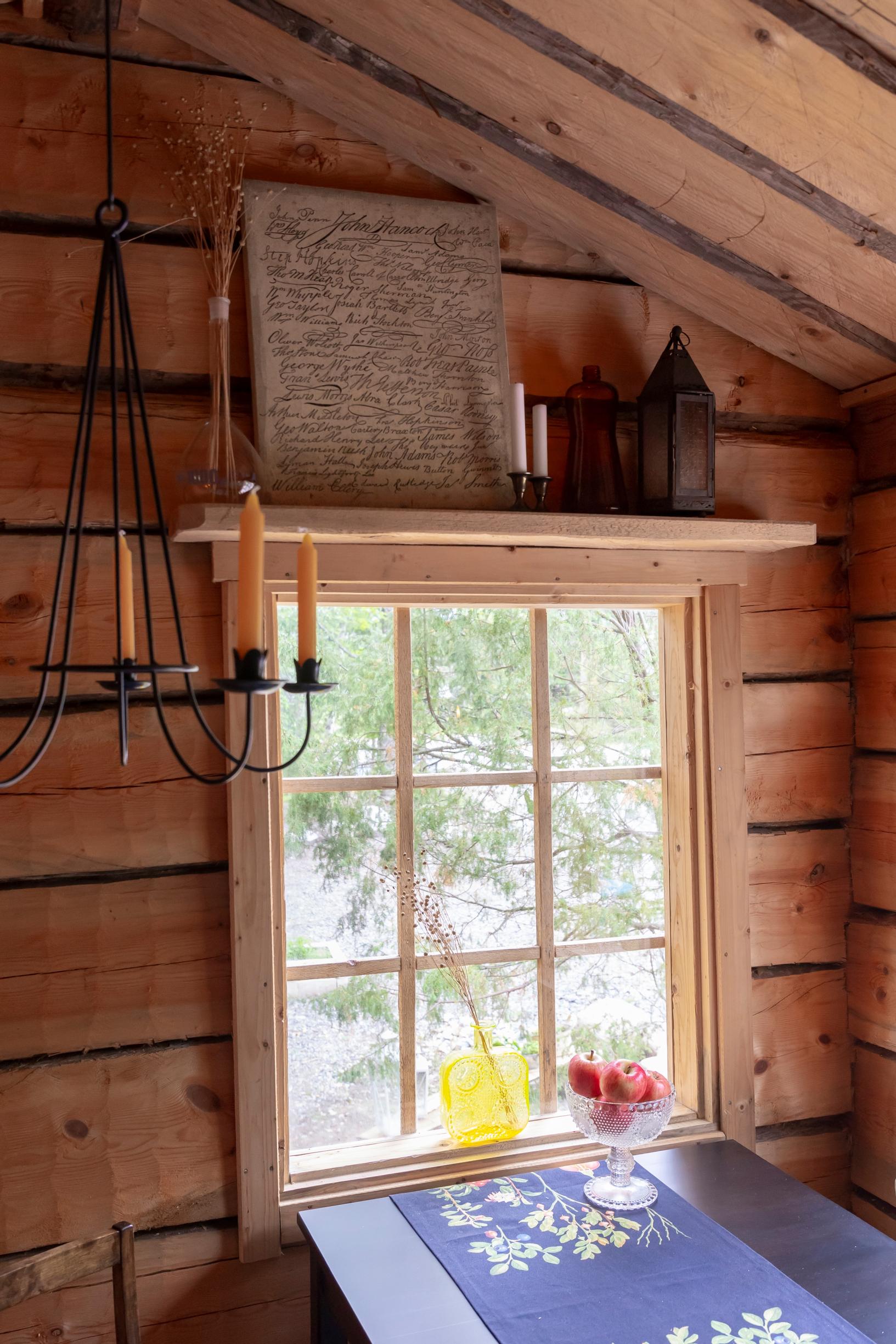 Table in the Taavitsainens' sauna cottage and a view outside