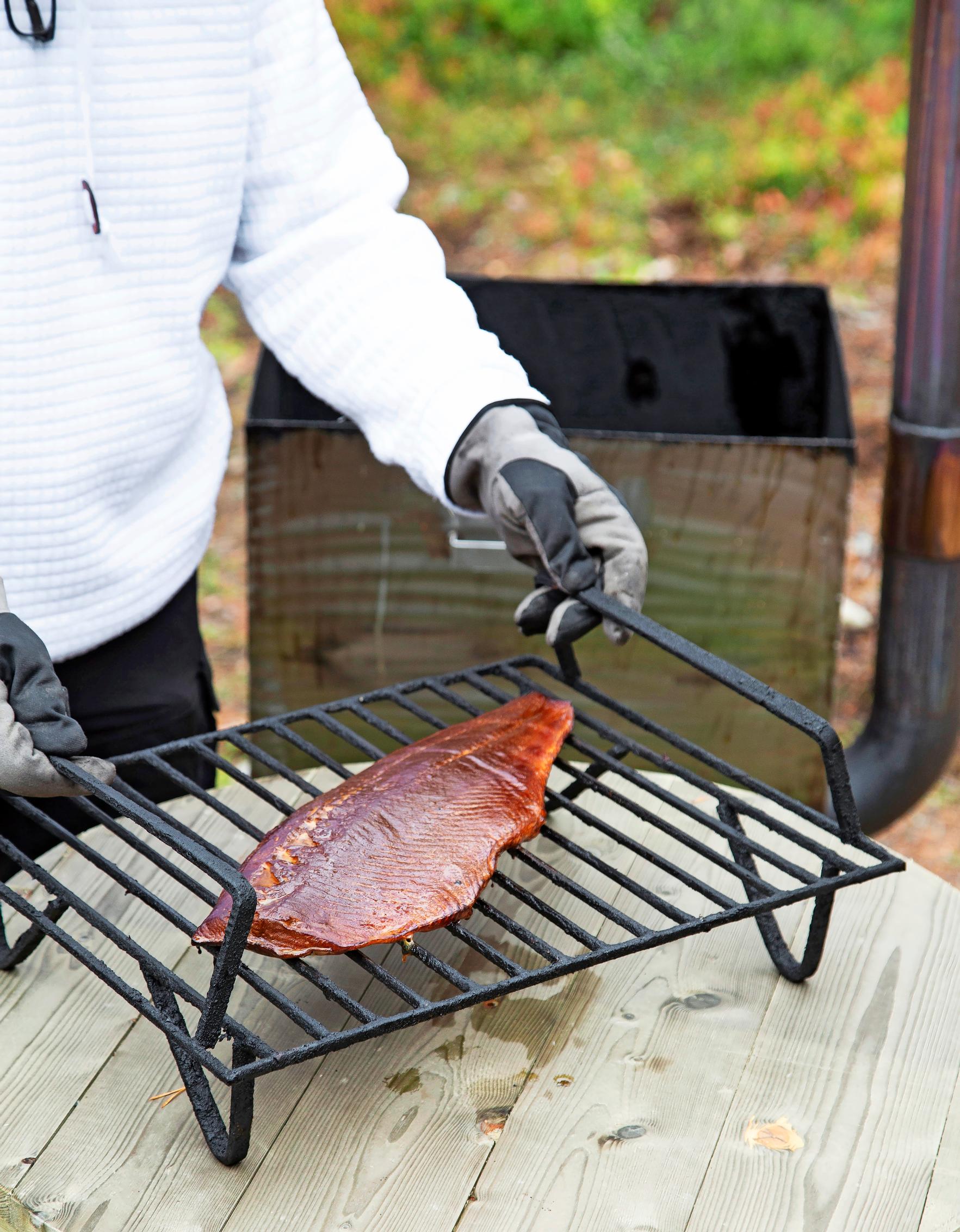 Smoking fish