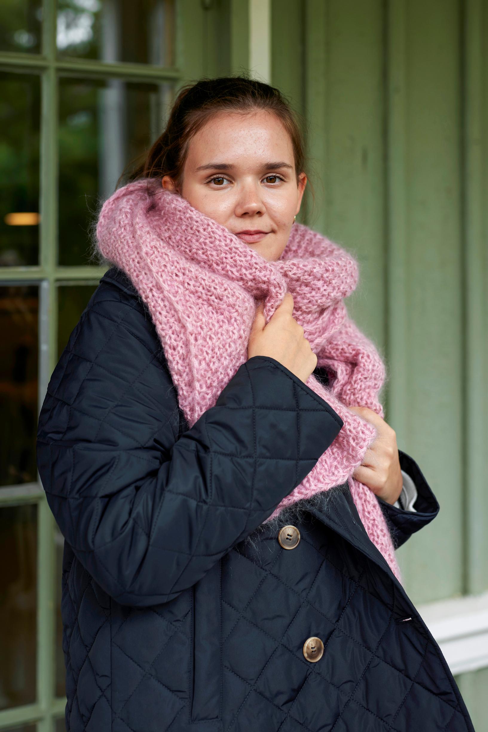 Model wearing the seed stitch scarf