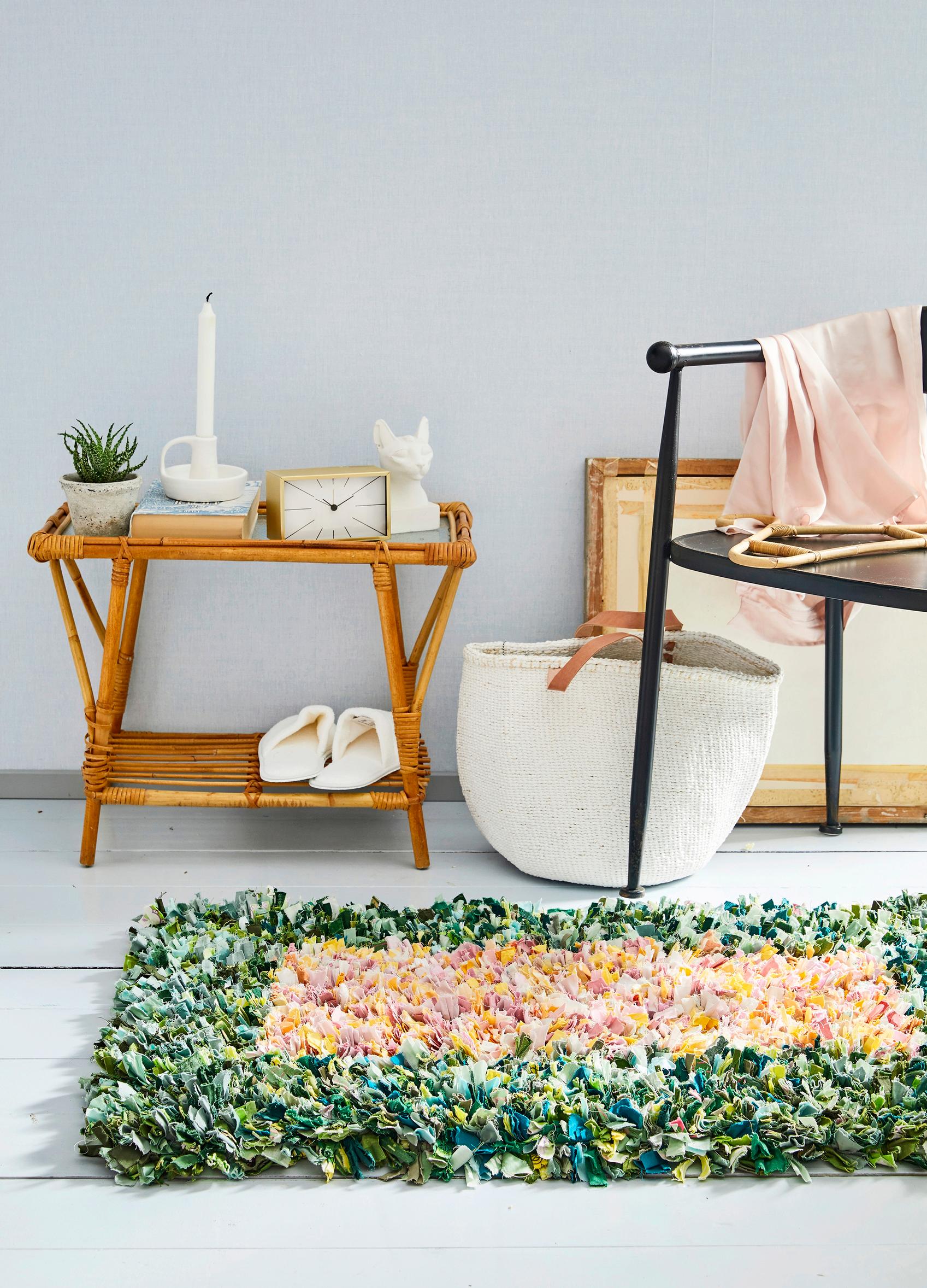 Transform old sheets into a luxurious plush rug—see how to repurpose your scrap fabrics