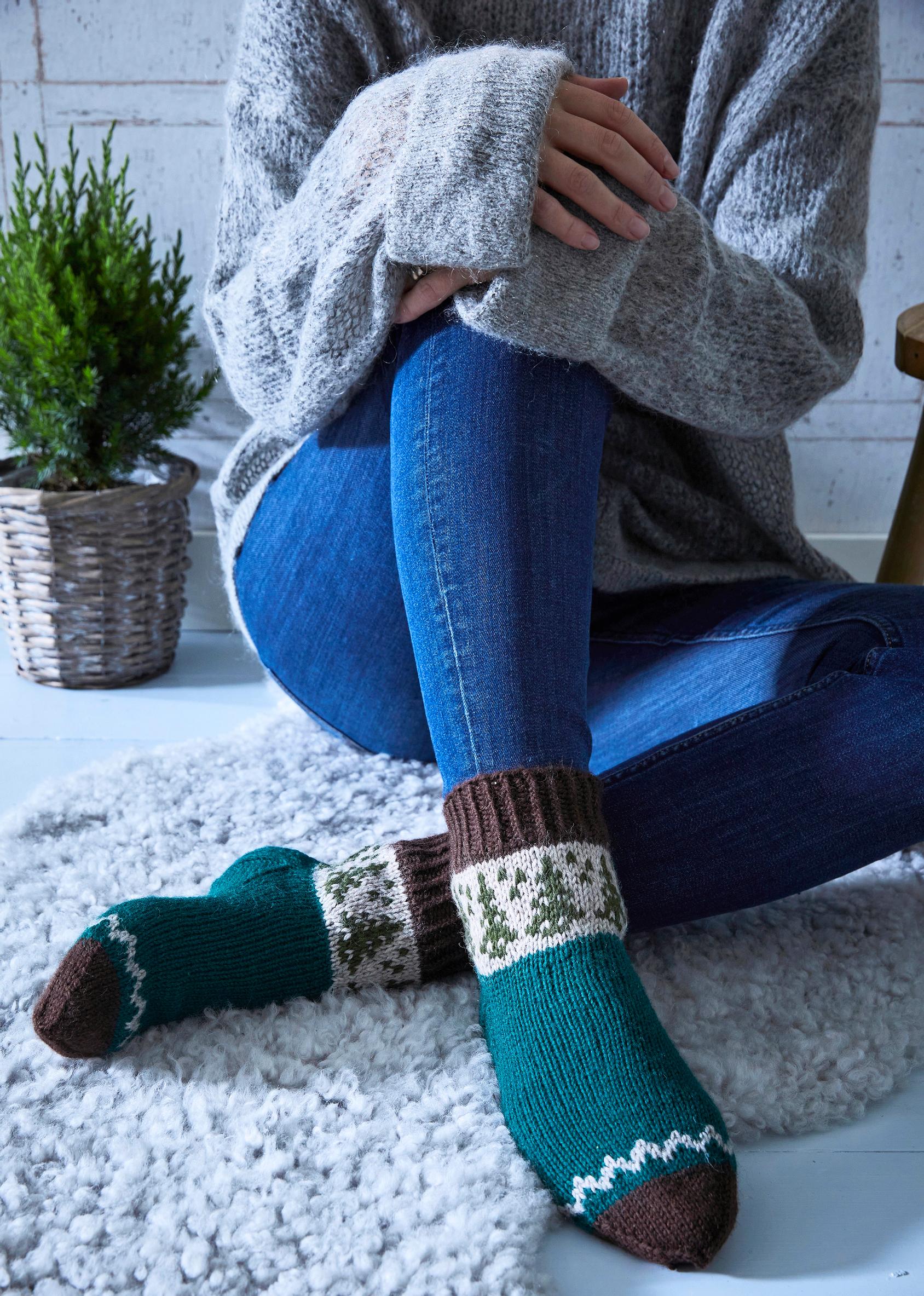 Spruce tree colorwork socks