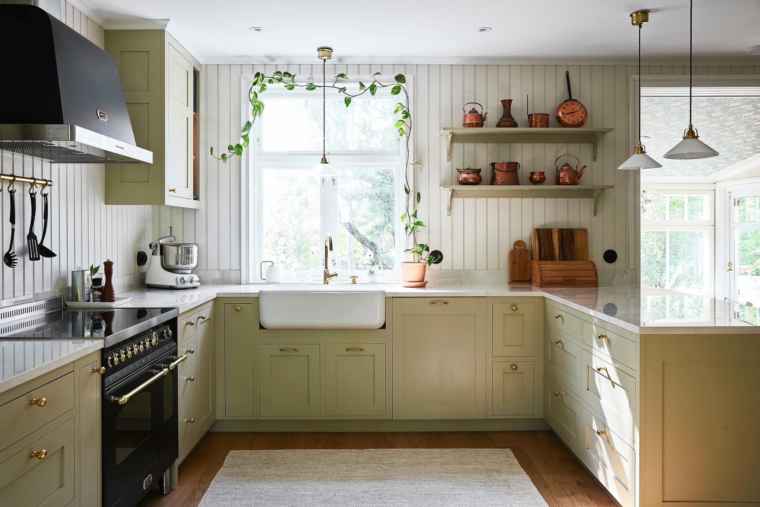 Paned window in the solid wood kitchen